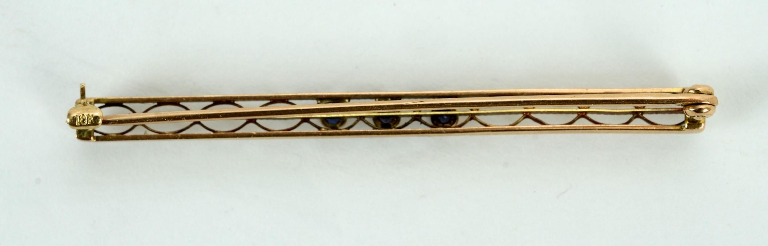 Art Deco Vintage 10 Karat Yellow Gold, Bar Pin or Brooch Set with 3-Round Sapphires