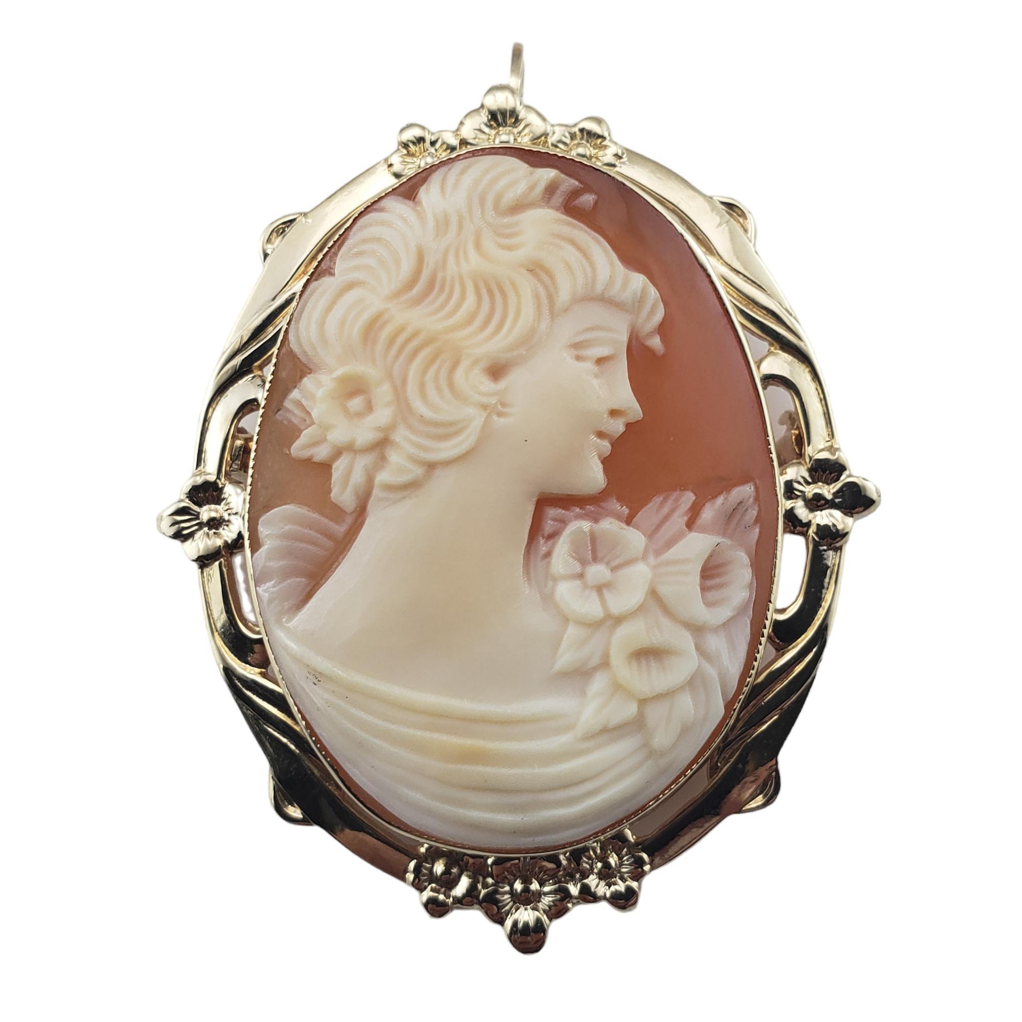 Vintage 10 Karat Yellow Gold Cameo Brooch/Pendant-

This elegant brooch features a lovely lady in profile set in beautifully detailed 10K yellow gold.

Size: 38.8 mm x 32 mm

Weight: 5.3 gr./ 3.4 dwt.

Stamped: 10K

Very good condition,