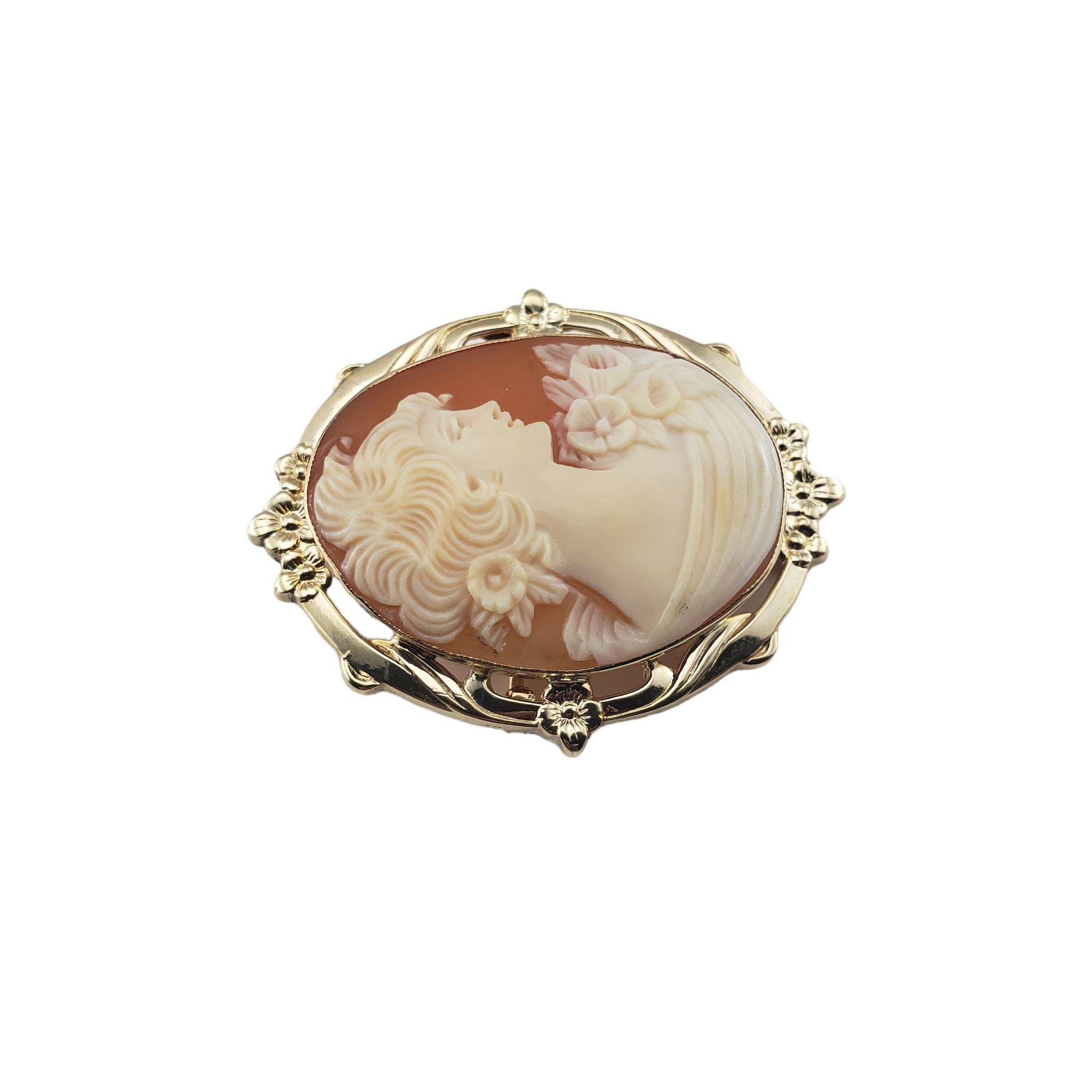 Vintage 10 Karat Yellow Gold Cameo Brooch/Pendant #15311 In Good Condition For Sale In Washington Depot, CT