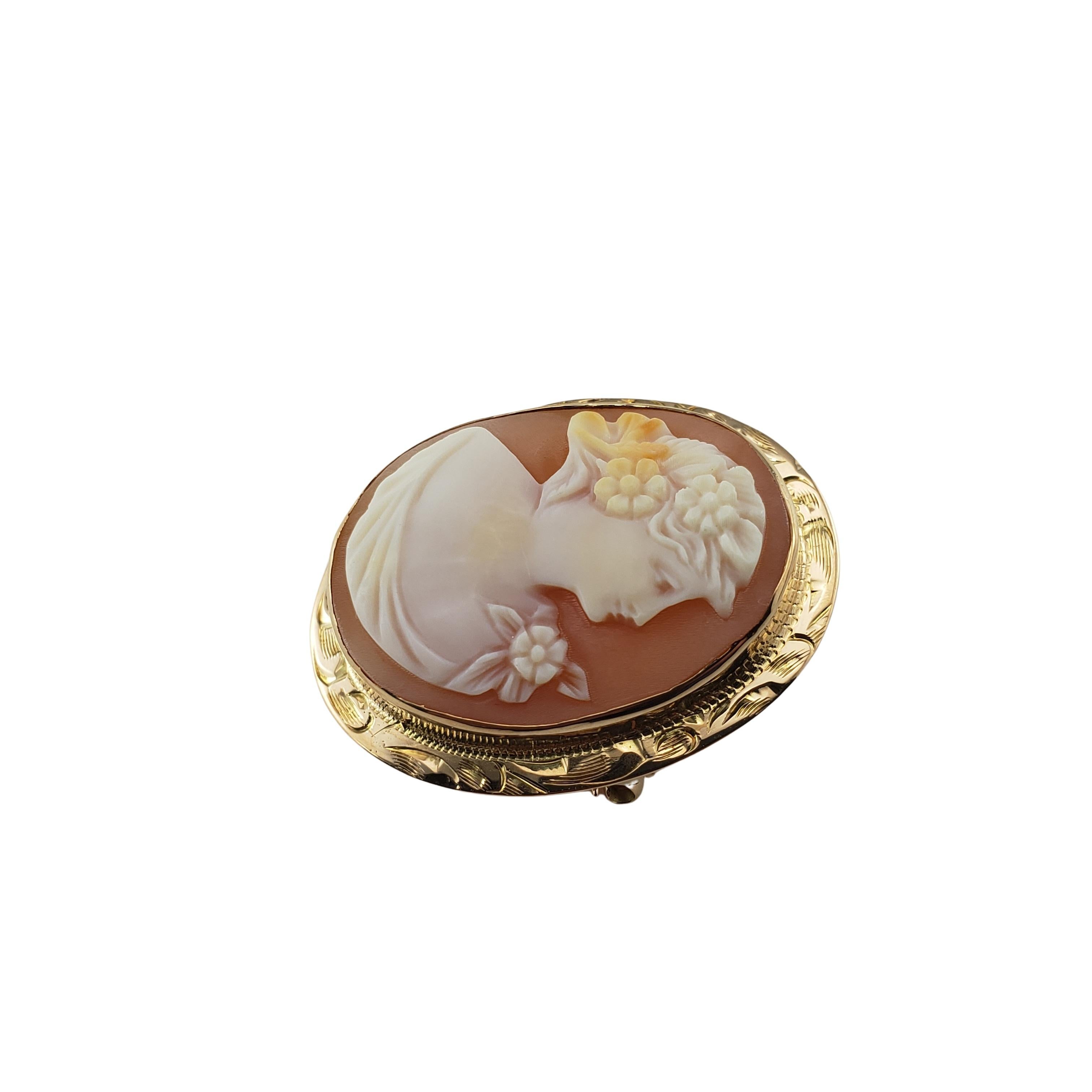 Vintage 10 Karat Yellow Gold Cameo Brooch/Pin-

This elegant cameo brooch features a lovely lady in profile set in beautifully detailed 10K yellow gold.

Size: 29 mm x 23 mm

Weight: 2.7 dwt. / 4.3 gr.

Stamped: 10K

Very good condition,