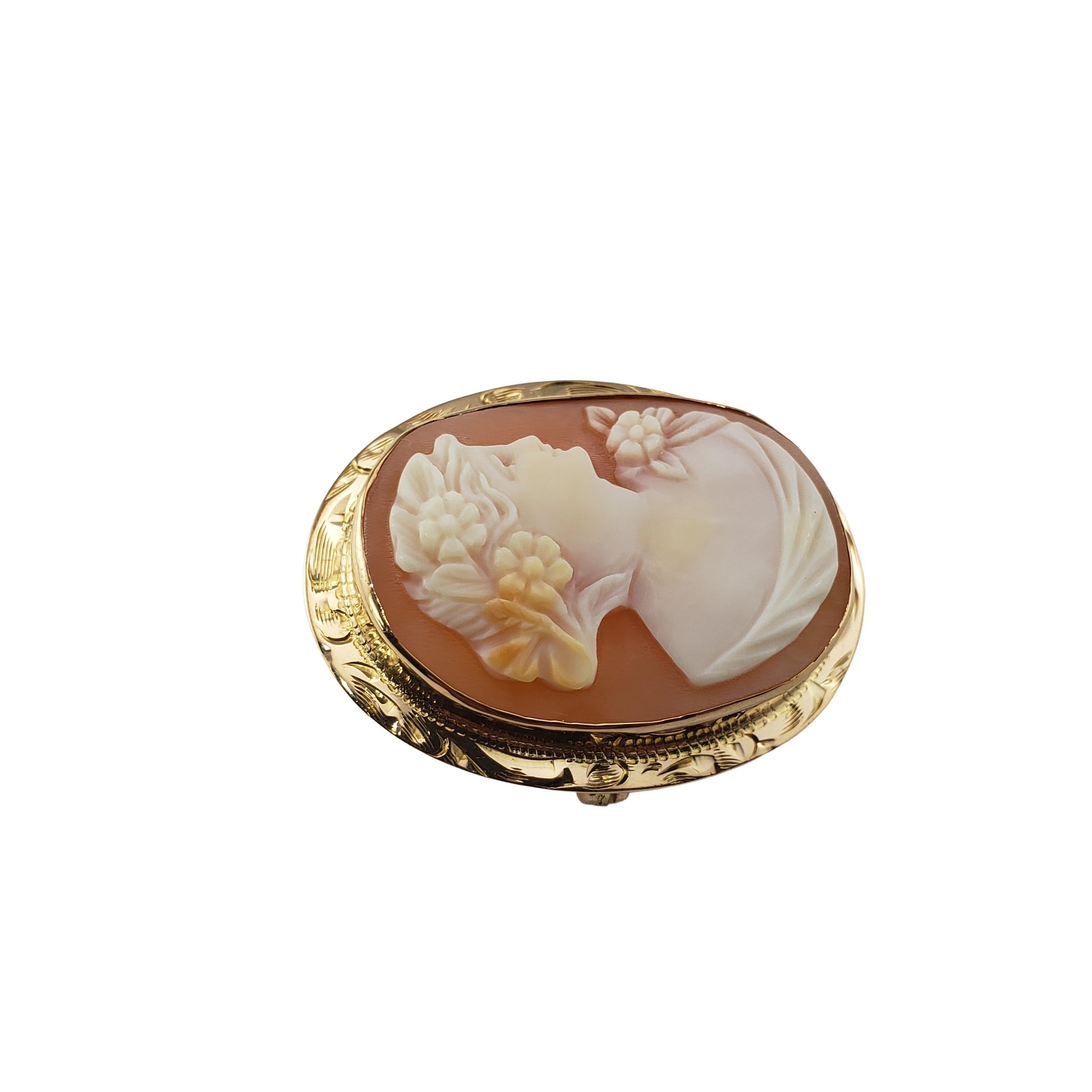 10 Karat Yellow Gold Cameo Brooch/Pin In Good Condition For Sale In Washington Depot, CT