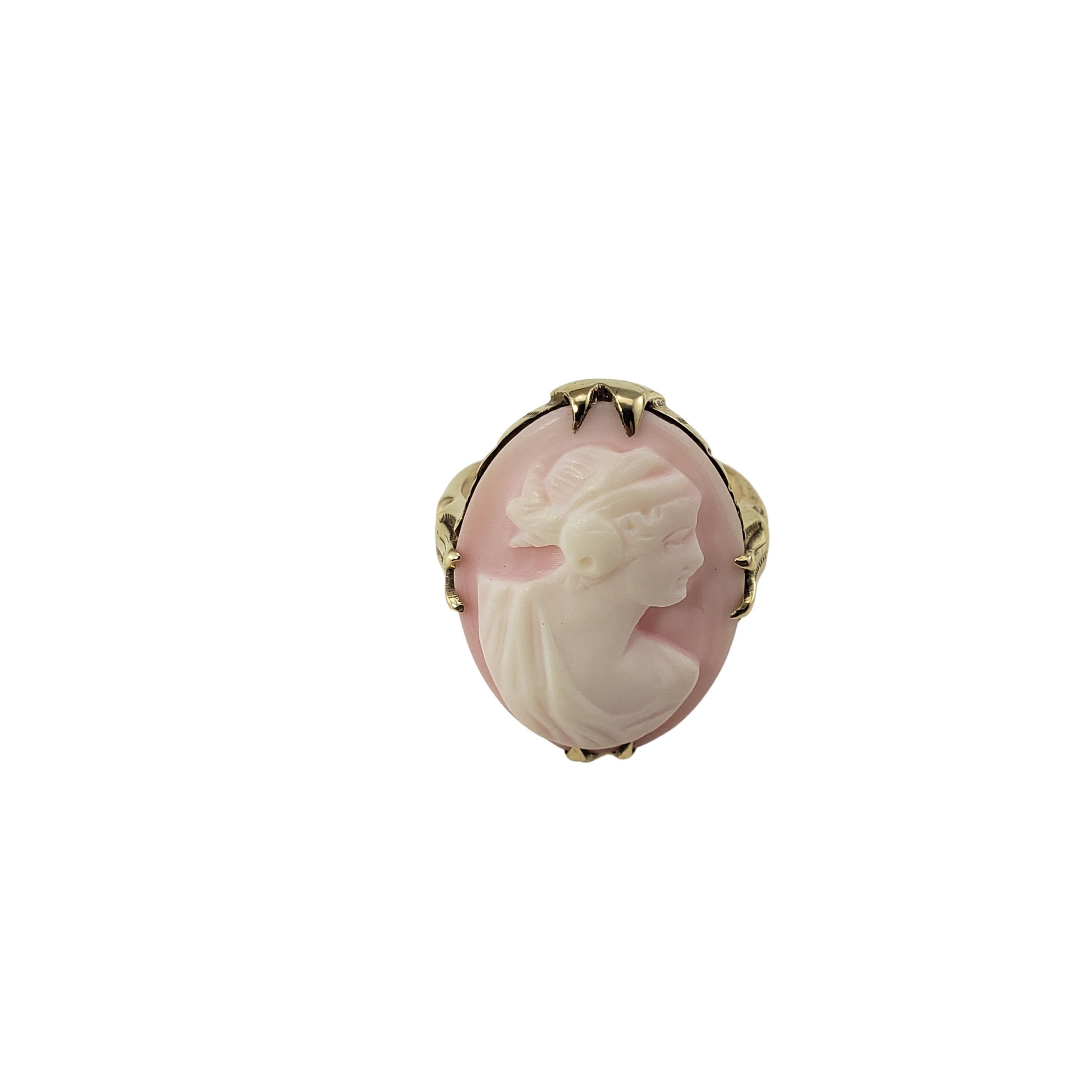 Vintage 10 Karat Yellow Gold Cameo Ring Size 5.5-

This elegant cameo ring features a lovely lady in profile set in classic 10K yellow gold. Top of ring measures 22 mm x 16 mm.
Shank: 1.5 mm.

Ring Size: 5.5

Weight: 2.5 dwt. / 4.0 gr.

Stamped: