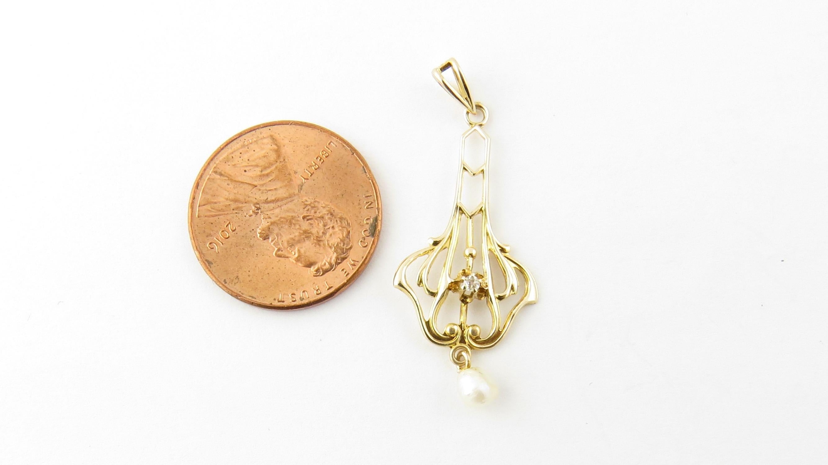 Vintage 10 Karat Yellow Gold Diamond and Seed Pearl Pendant #4352 In Good Condition In Washington Depot, CT