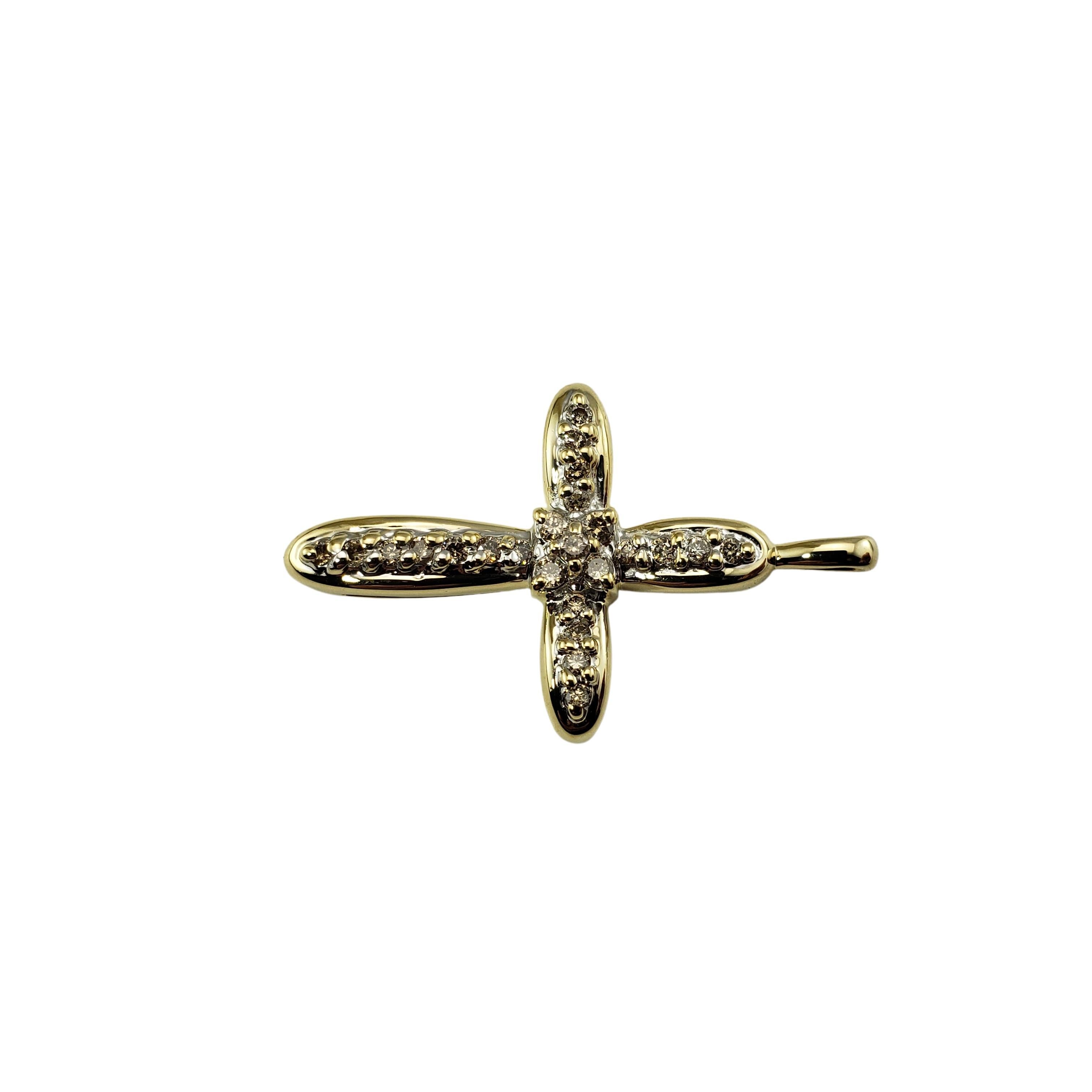 Colgante Cruz Vintage de Oro Amarillo de 10 Kilates y Diamantes

Este precioso colgante en forma de cruz tiene 24 diamantes redondos de talla brillante engastados en oro amarillo clásico de 10 quilates.

Peso total aproximado de los diamantes:  .14