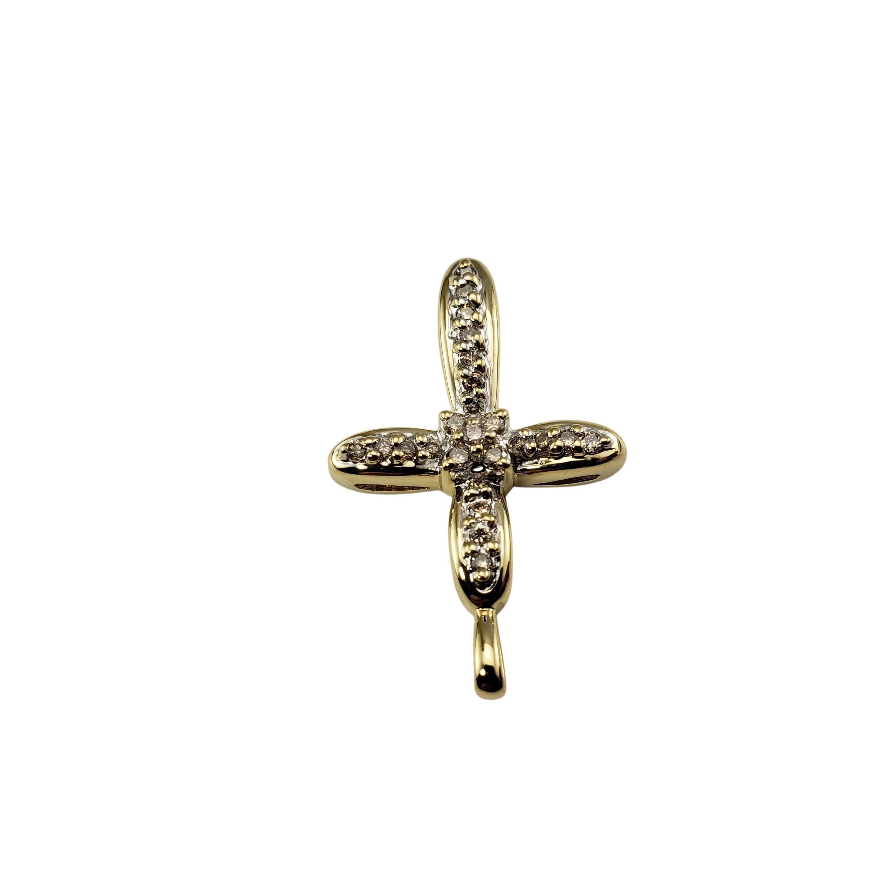 Colgante vintage de oro amarillo de 10 quilates con cruz de diamantes en Bueno estado para la venta en Washington Depot, CT