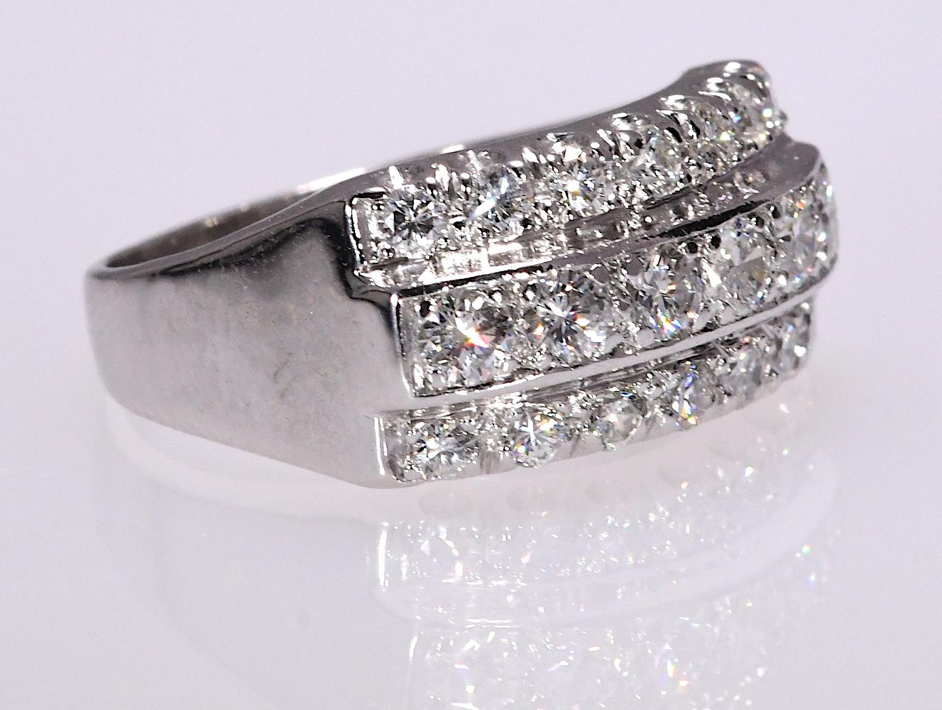 Vintage 1.0 Carat Natural Diamond Triple-Row Ring Set in Platinum 7.60 Gram (Zeitgenössisch)