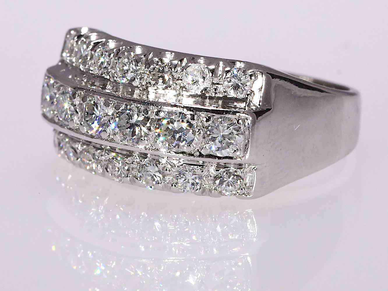 Vintage 1.0 Carat Natural Diamond Triple-Row Ring Set in Platinum 7.60 Gram (Rundschliff)