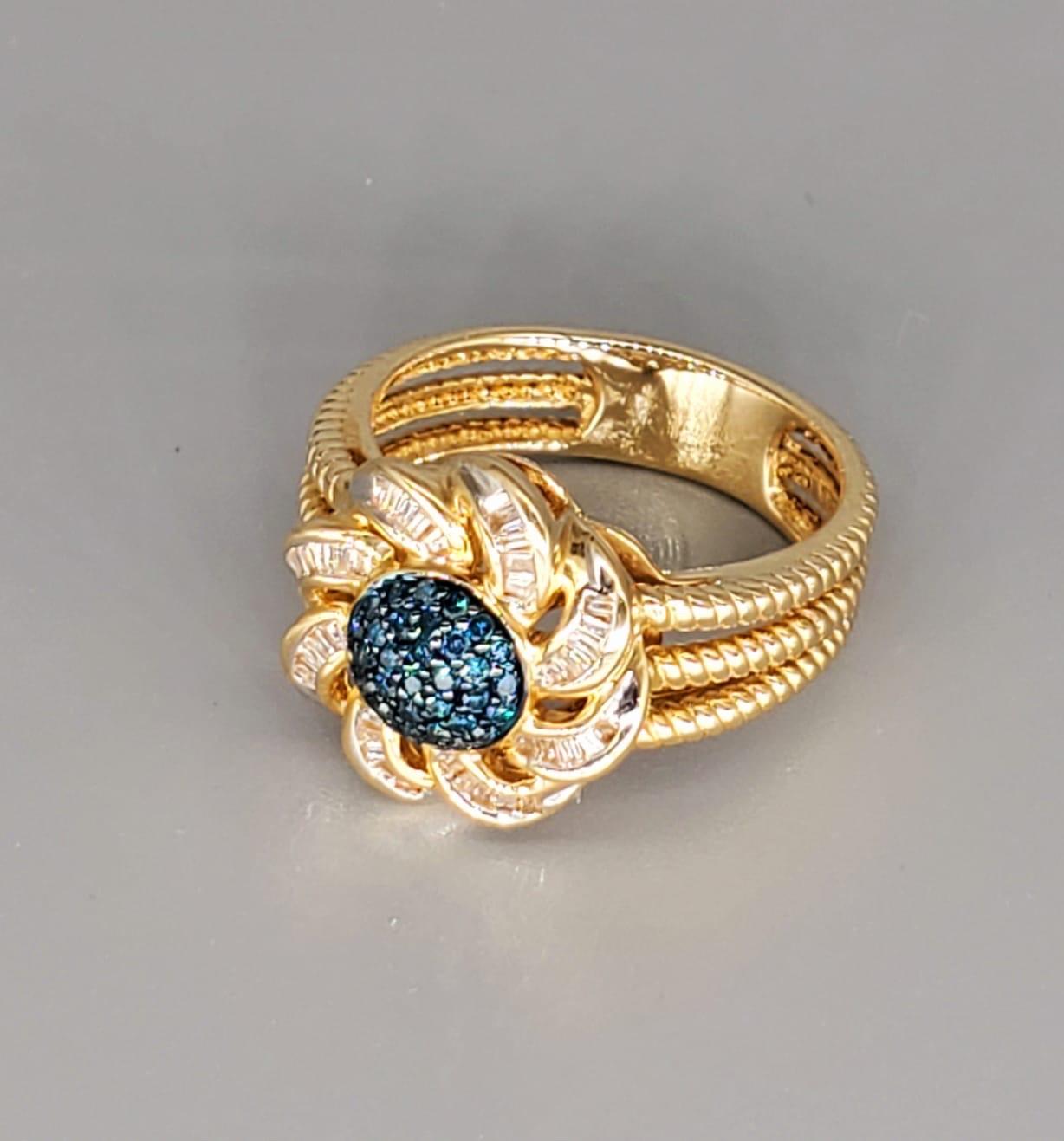 Vintage 1.00 Carat Blue and White Diamonds Flower Cocktail Cluster Ring 14 Karat In Excellent Condition For Sale In Miami, FL