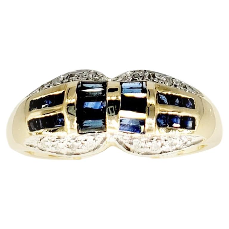 Vintage 1.00 Carat Blue Sapphires and White Diamonds 14 Karat Gold Ring For Sale