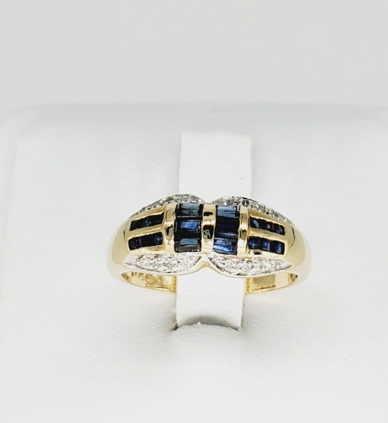 Vintage 1.00 Carat Blue Sapphires and White Diamonds 14 Karat Gold Ring In Excellent Condition For Sale In Miami, FL