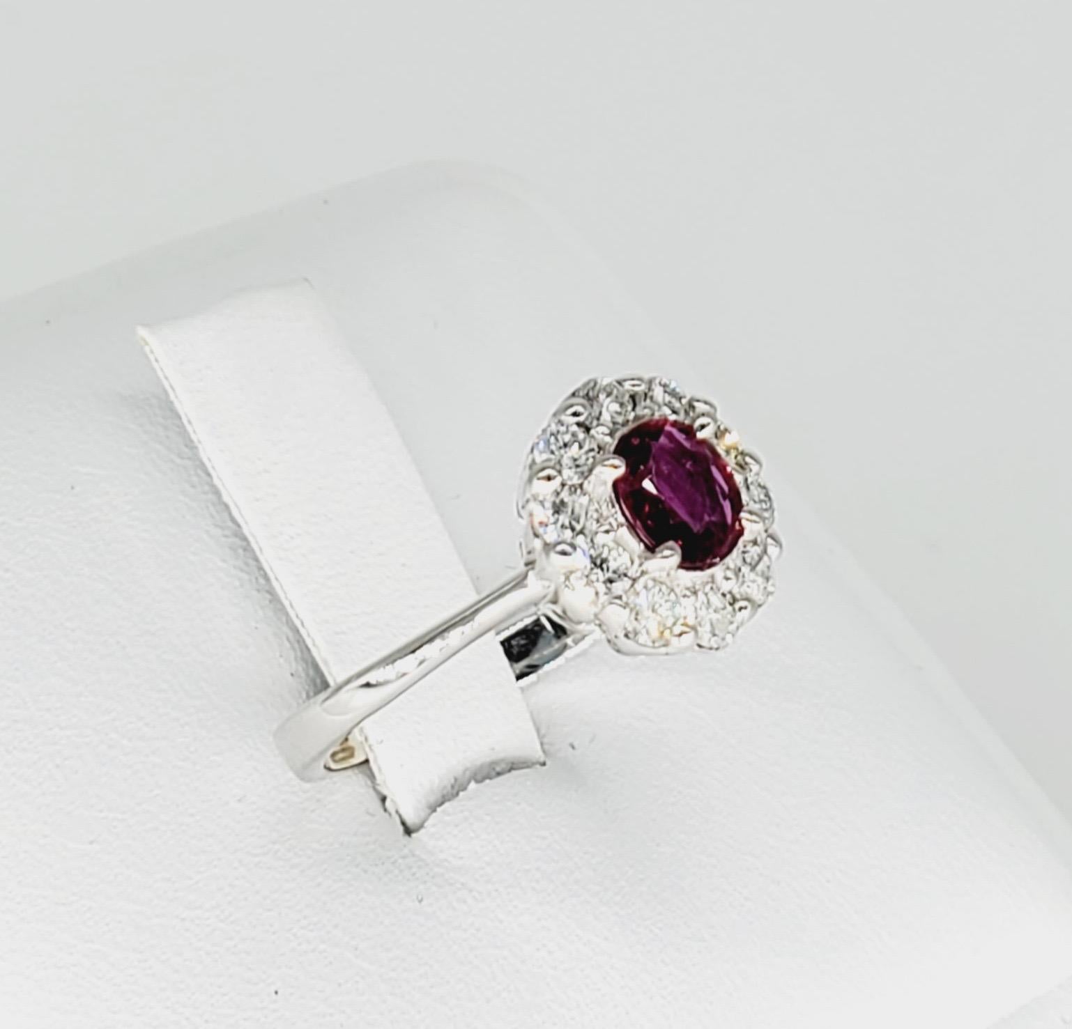 Vintage 1.00 Carat Certified Natural Red Ruby and Diamonds Halo Cluster Ring 14k For Sale 1