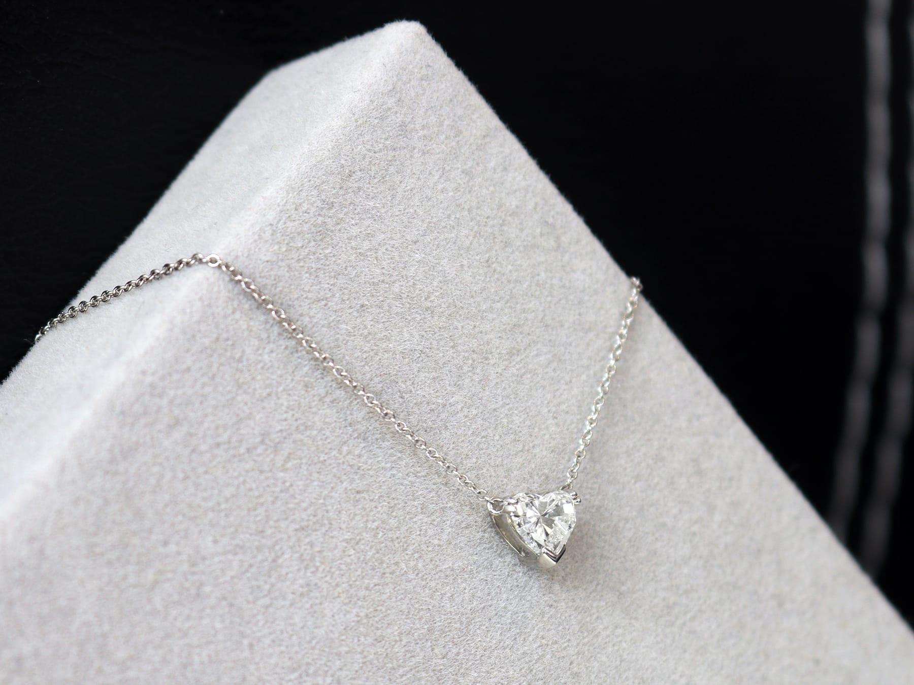 Vintage 1.00 Carat Heart Cut Diamond Solitaire Pendant In Excellent Condition For Sale In Jesmond, Newcastle Upon Tyne