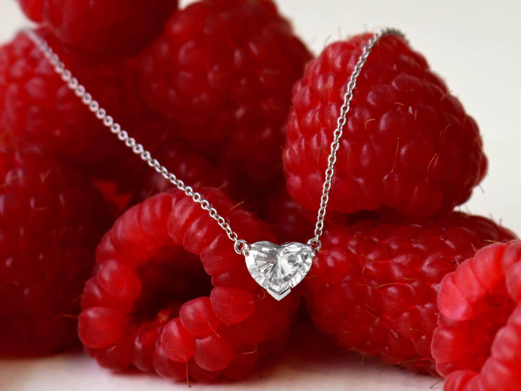 Women's or Men's Vintage 1.00 Carat Heart Cut Diamond Solitaire Pendant For Sale
