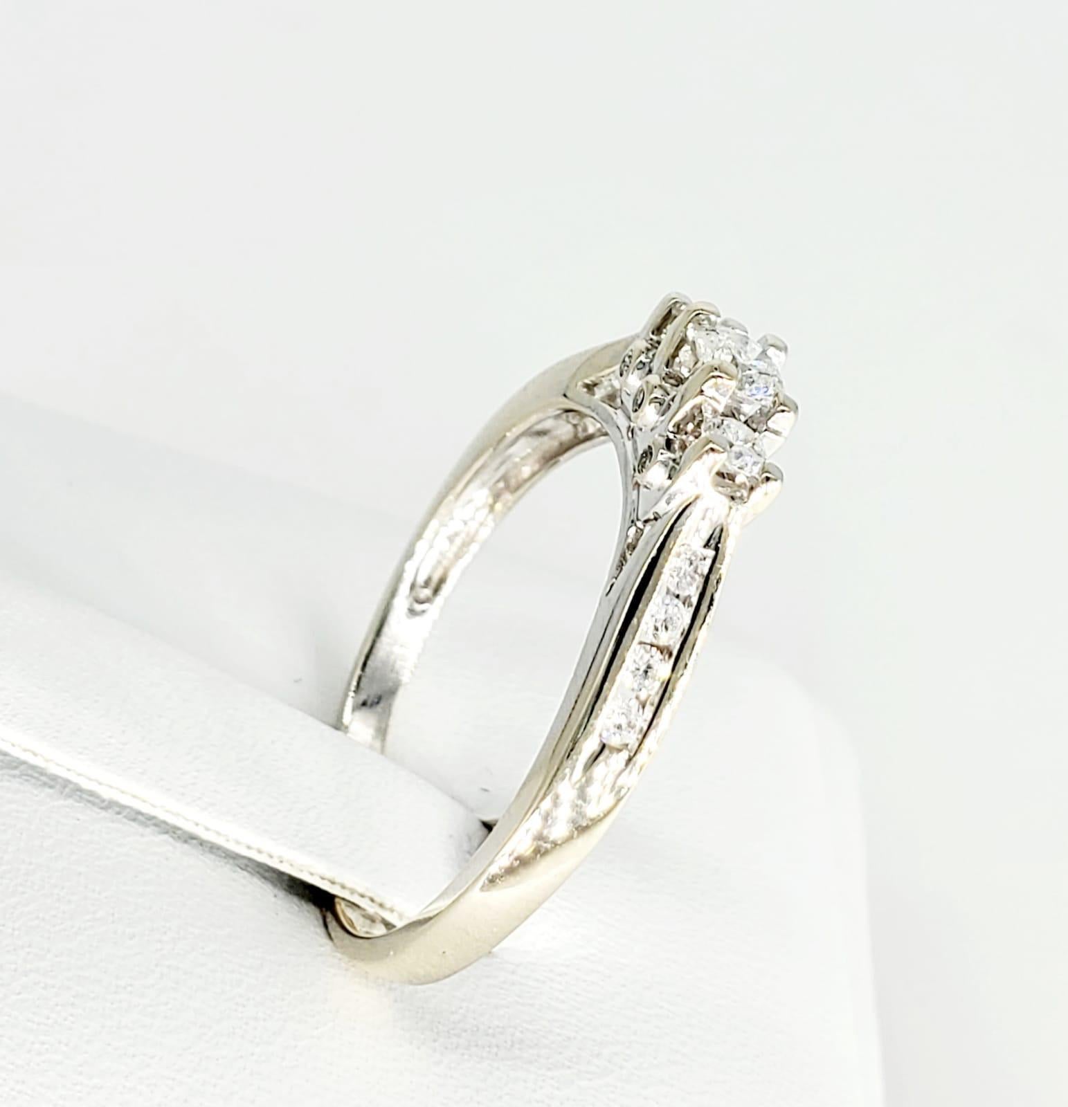Vintage 1.00 Carat Diamonds Engagement Ring 14 Karat In Excellent Condition For Sale In Miami, FL