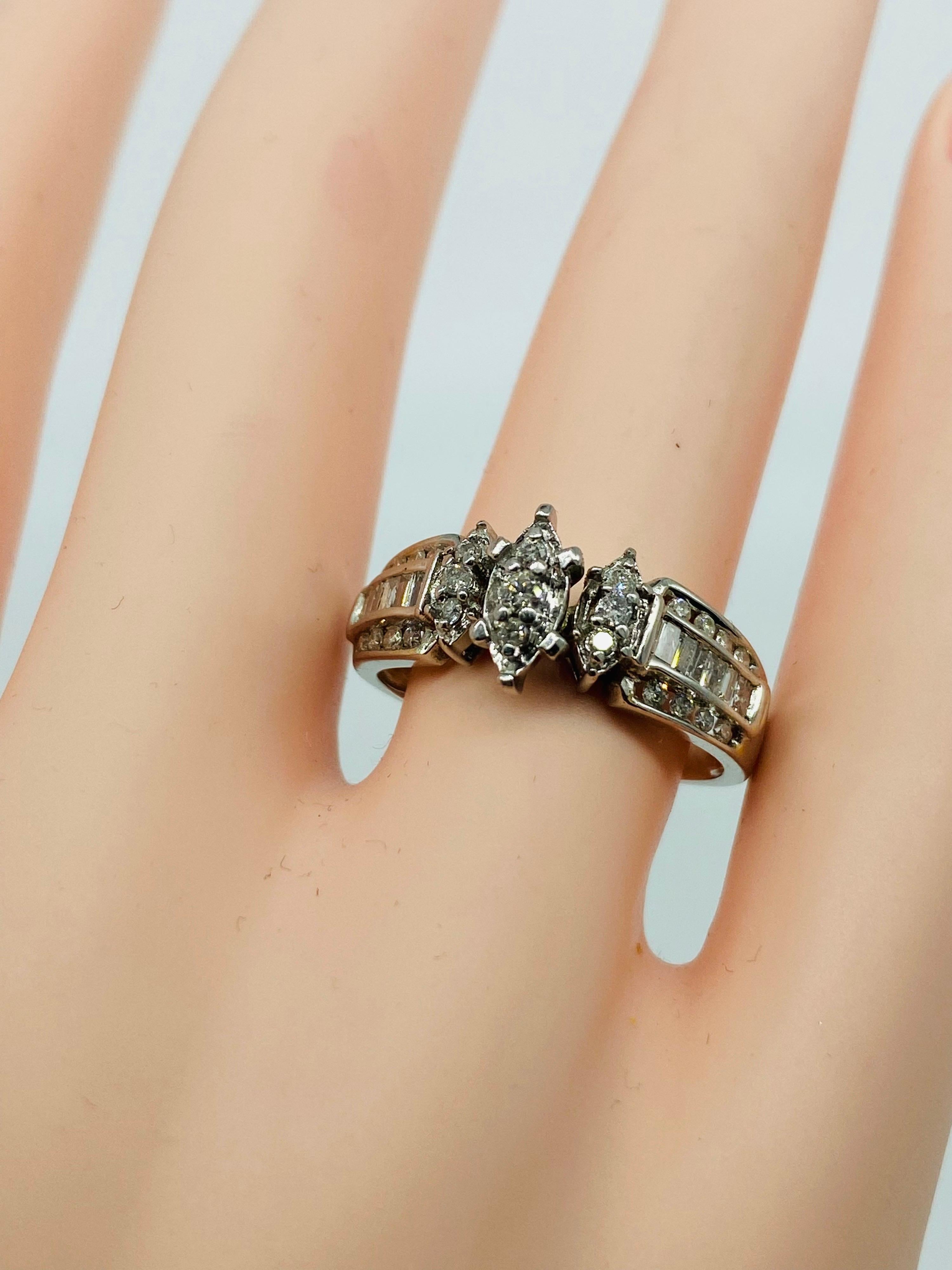 Round Cut Vintage 1.00 Carat Diamonds Engagement Ring 14k White Gold For Sale