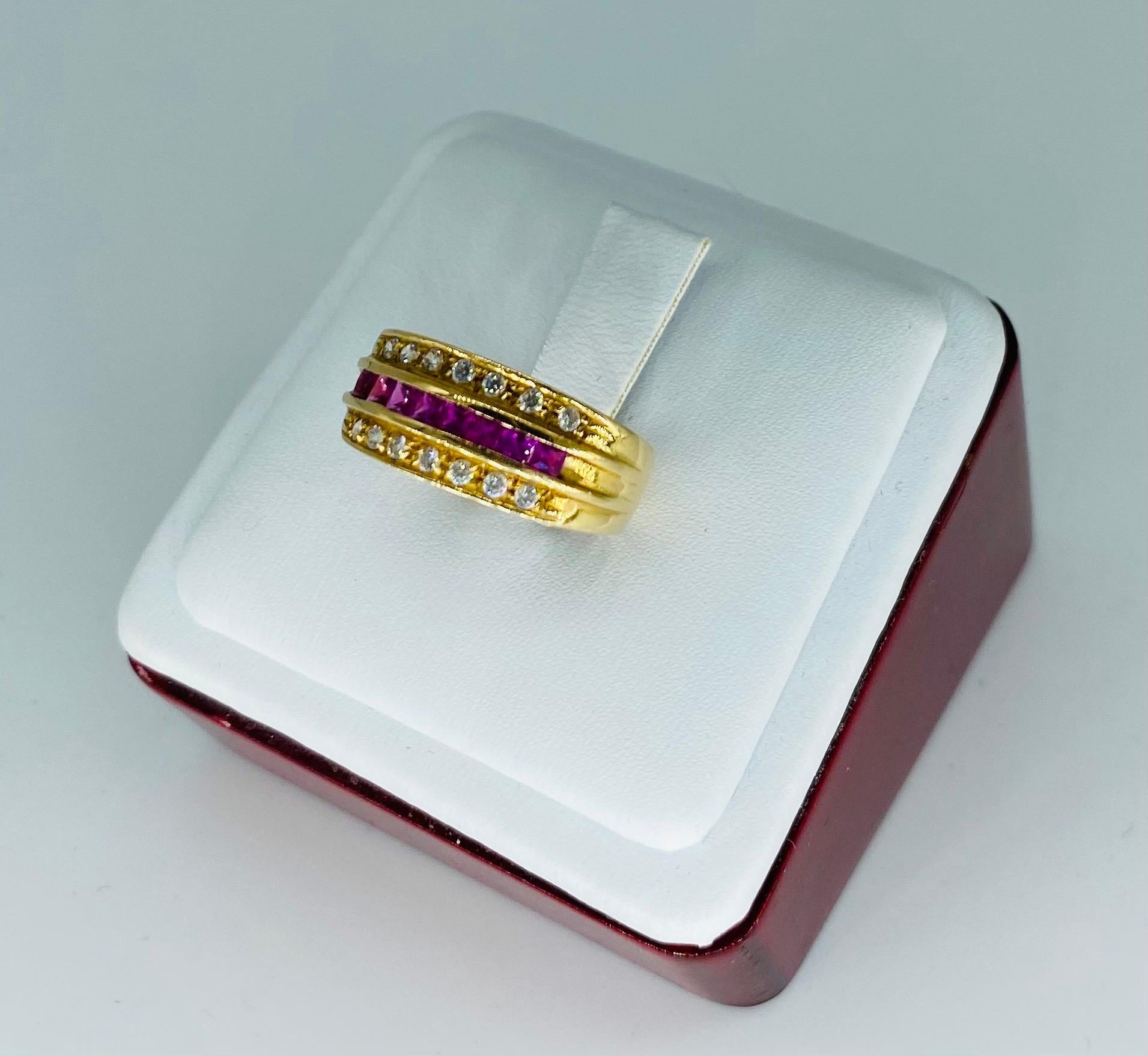 Vintage 1.00 Carat Diamonds & Ruby Band Ring 18k Gold In Excellent Condition For Sale In Miami, FL