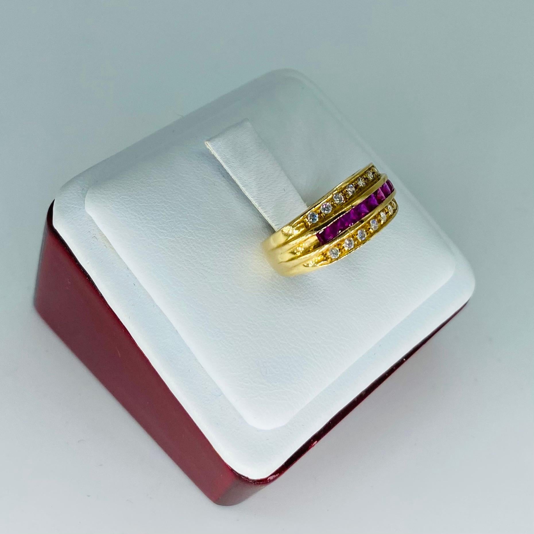 Women's or Men's Vintage 1.00 Carat Diamonds & Ruby Band Ring 18k Gold For Sale