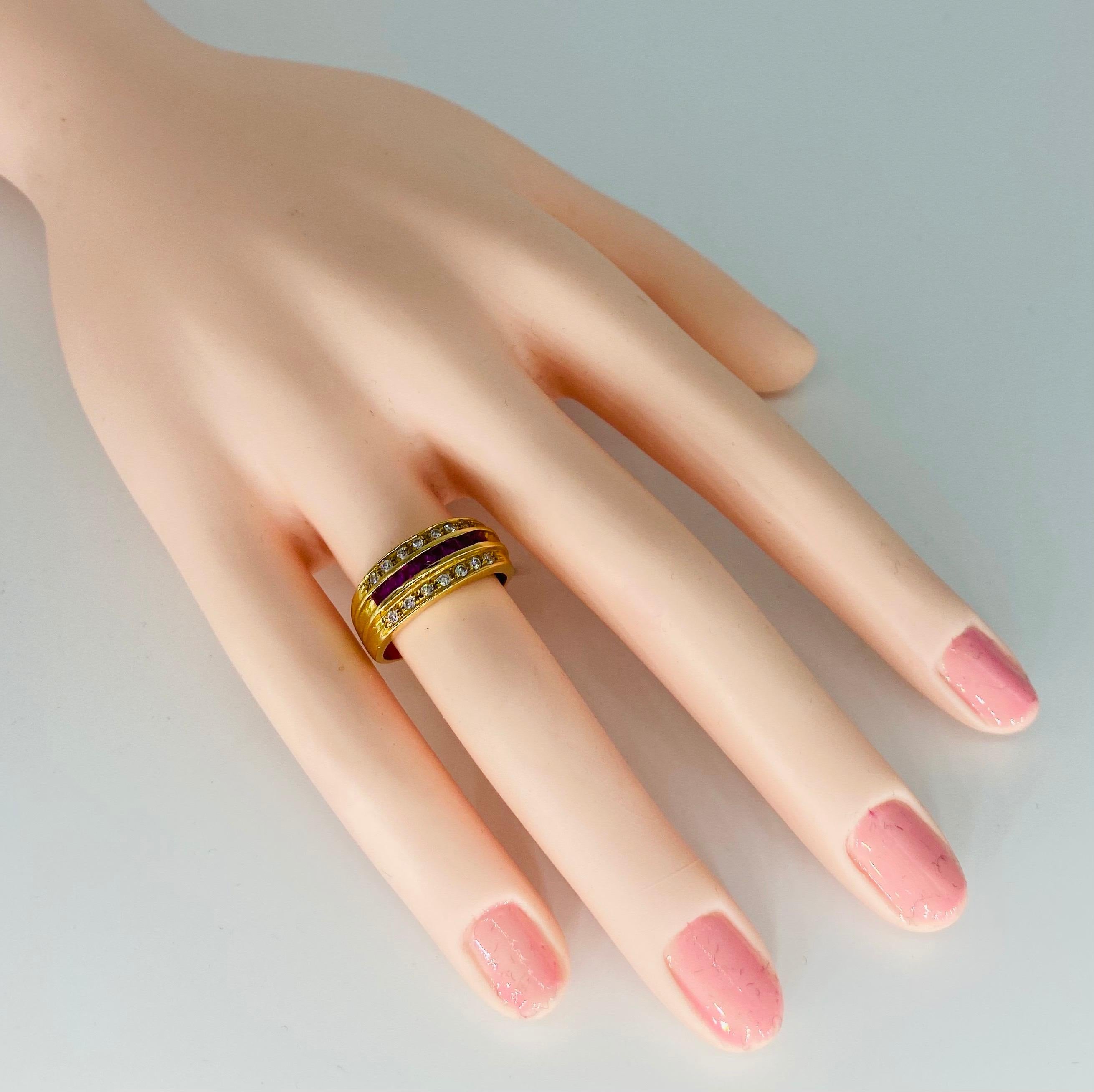Vintage 1.00 Carat Diamonds & Ruby Band Ring 18k Gold For Sale 1