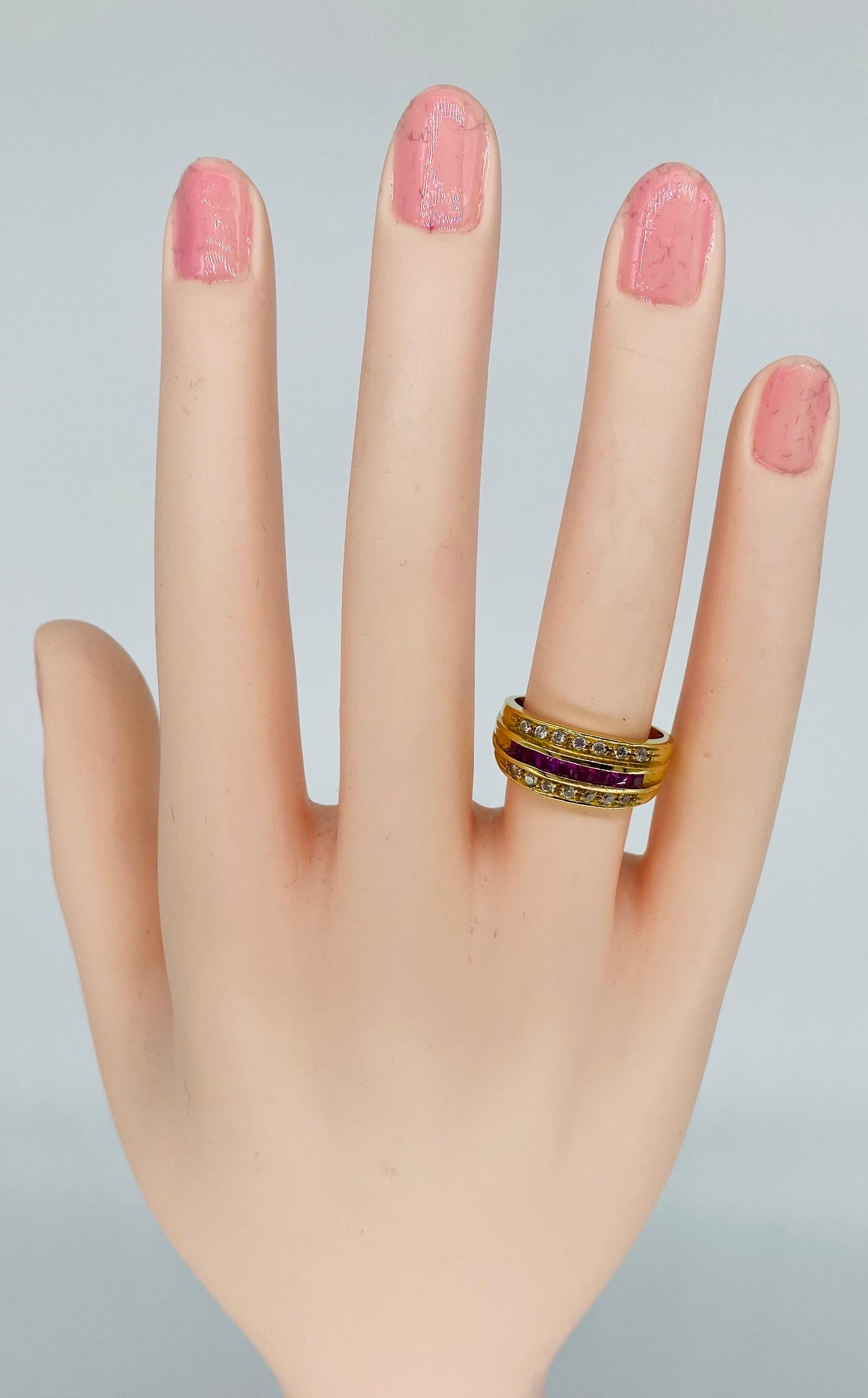 Vintage 1.00 Carat Diamonds & Ruby Band Ring 18k Gold For Sale 4