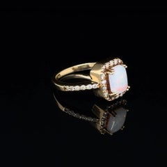 Vintage 1.00 Carat Rectangulaire Opale et Diamant Bague Halo en or