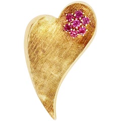 Vieux 1.00 Carat Ruby Flower Heart Brooch Broche 14 Karat Gold