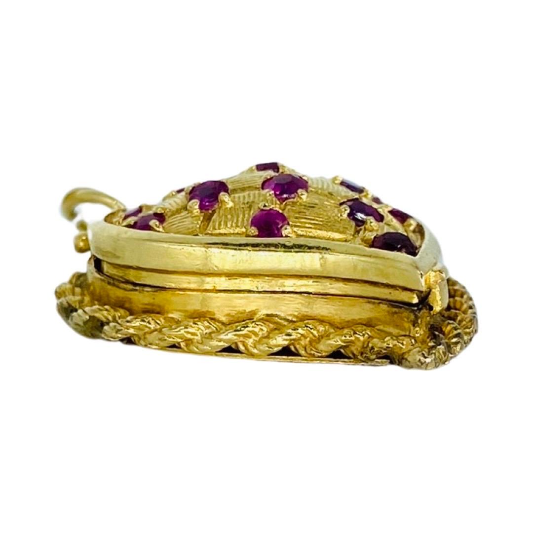 Pendentif médaillon vintage en or 14 carats avec cœur en rubis de 1,00 carat Pour femmes en vente