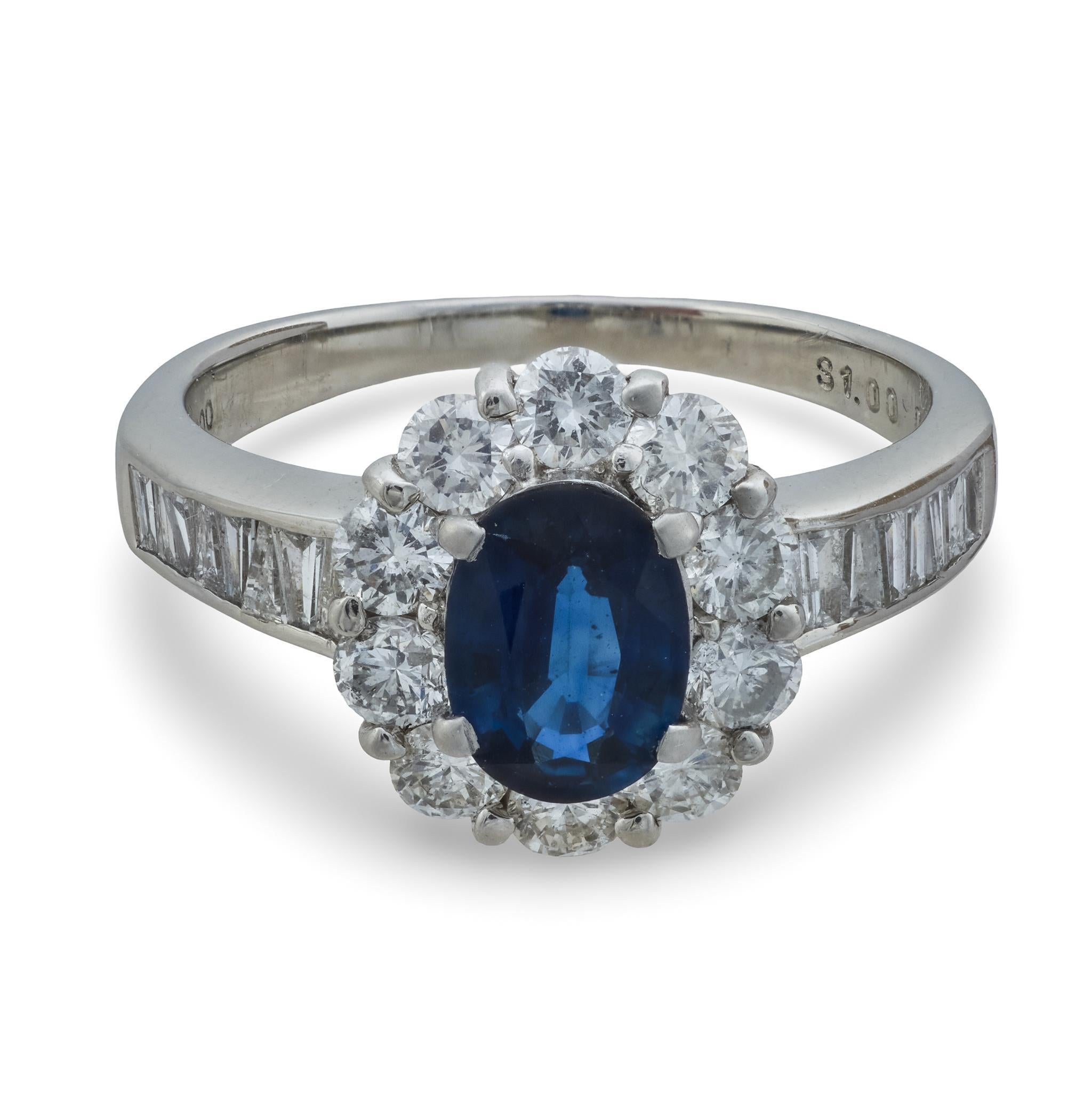 Vintage 1.00 Karat Saphir-Diamant-Platin-Cluster-Ring (Zeitgenössisch) im Angebot