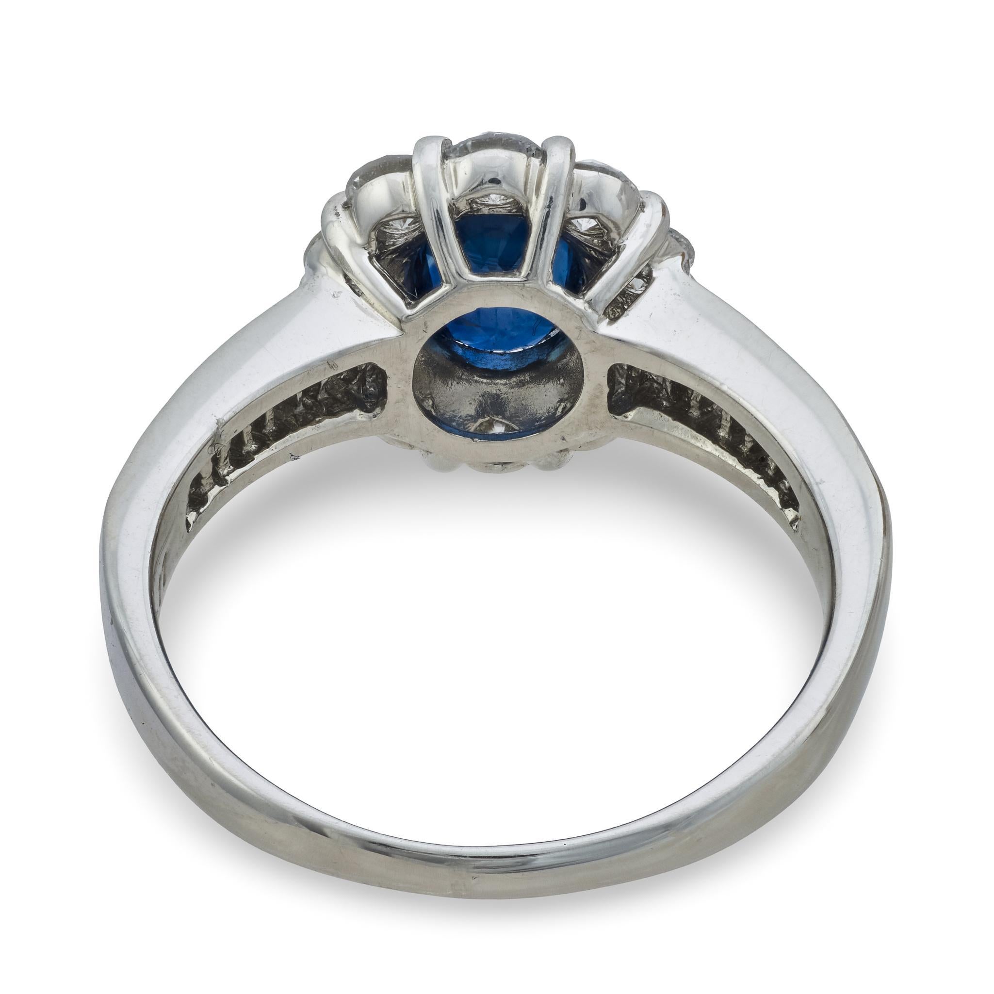 Vintage 1.00 Karat Saphir-Diamant-Platin-Cluster-Ring Damen im Angebot