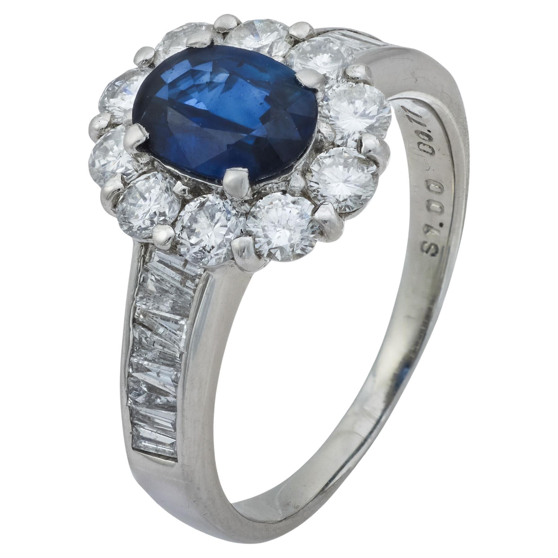 Vintage 1.00 Karat Saphir-Diamant-Platin-Cluster-Ring im Angebot