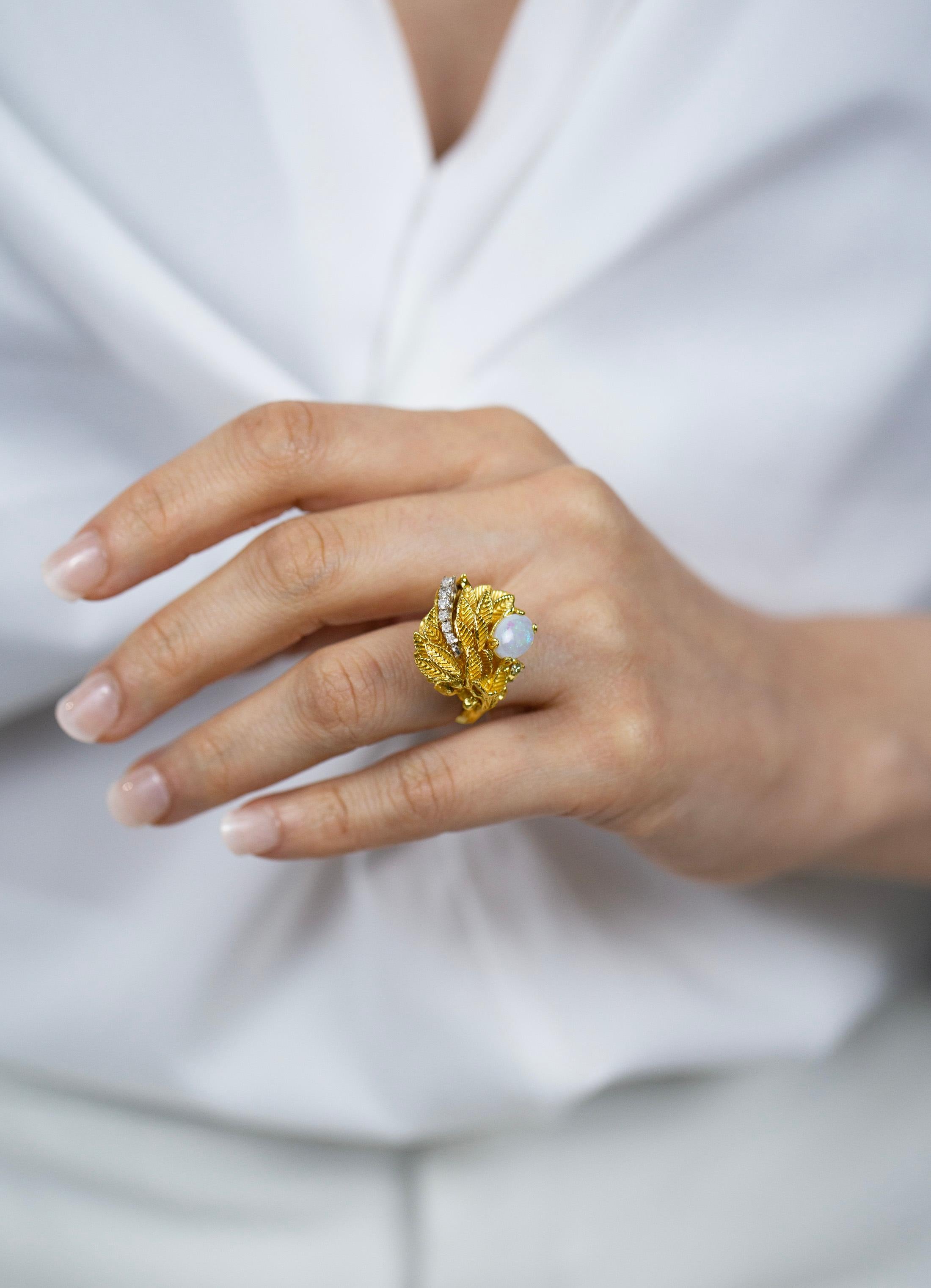 Vintage 1.00 Carat White Opal and Diamonds Golden Leaf Fashion Ring For Sale 3