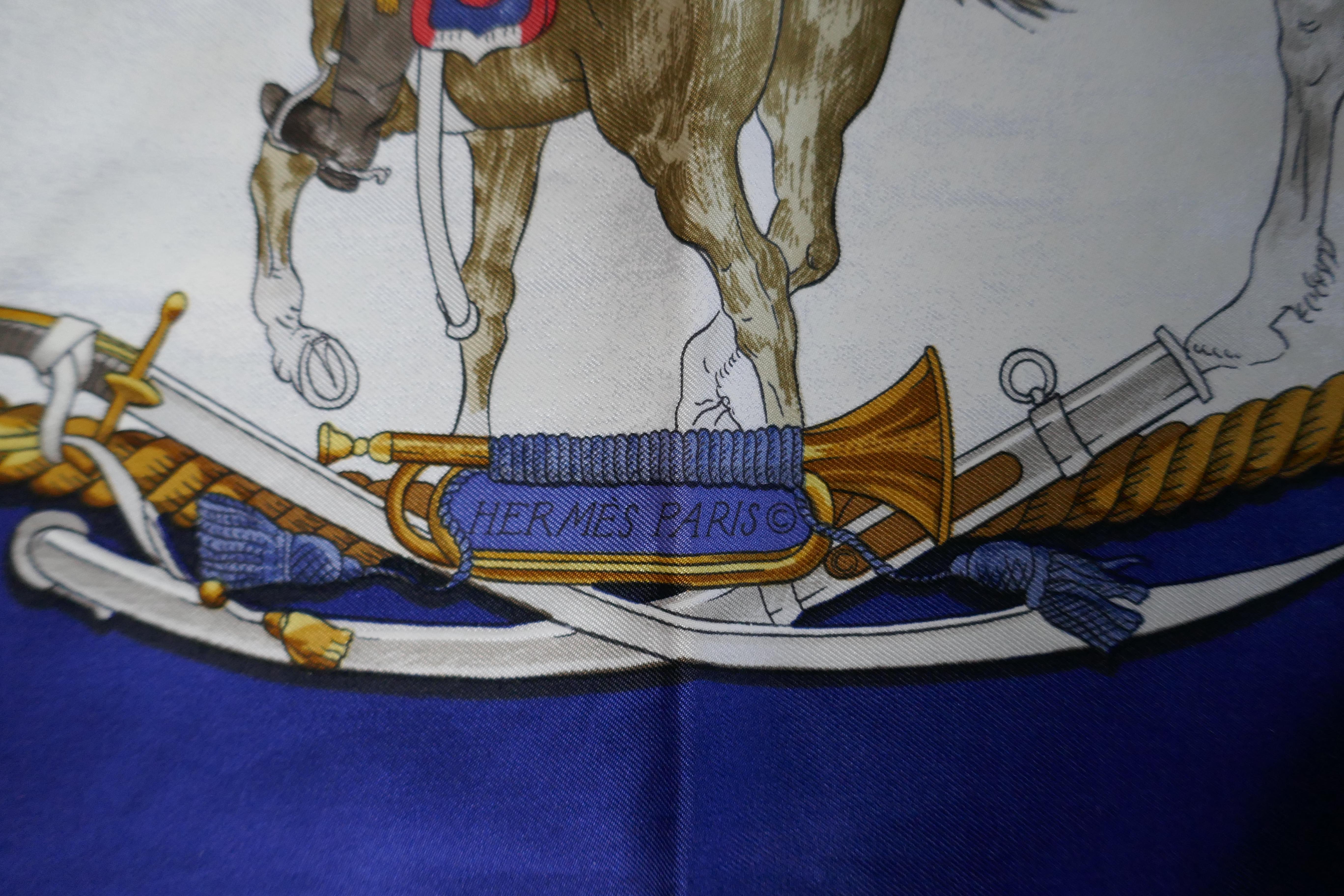 Écharpe vintage 100 % soie « Marine et Cavalerie » de Philippe Ledoux de 1967 en vente 1