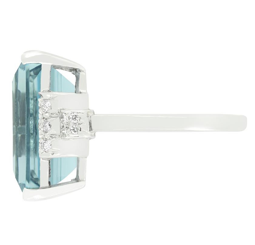 Anillo de cóctel vintage de aguamarina y diamantes de 10,00 ct, c.1950 Corte esmeralda en venta
