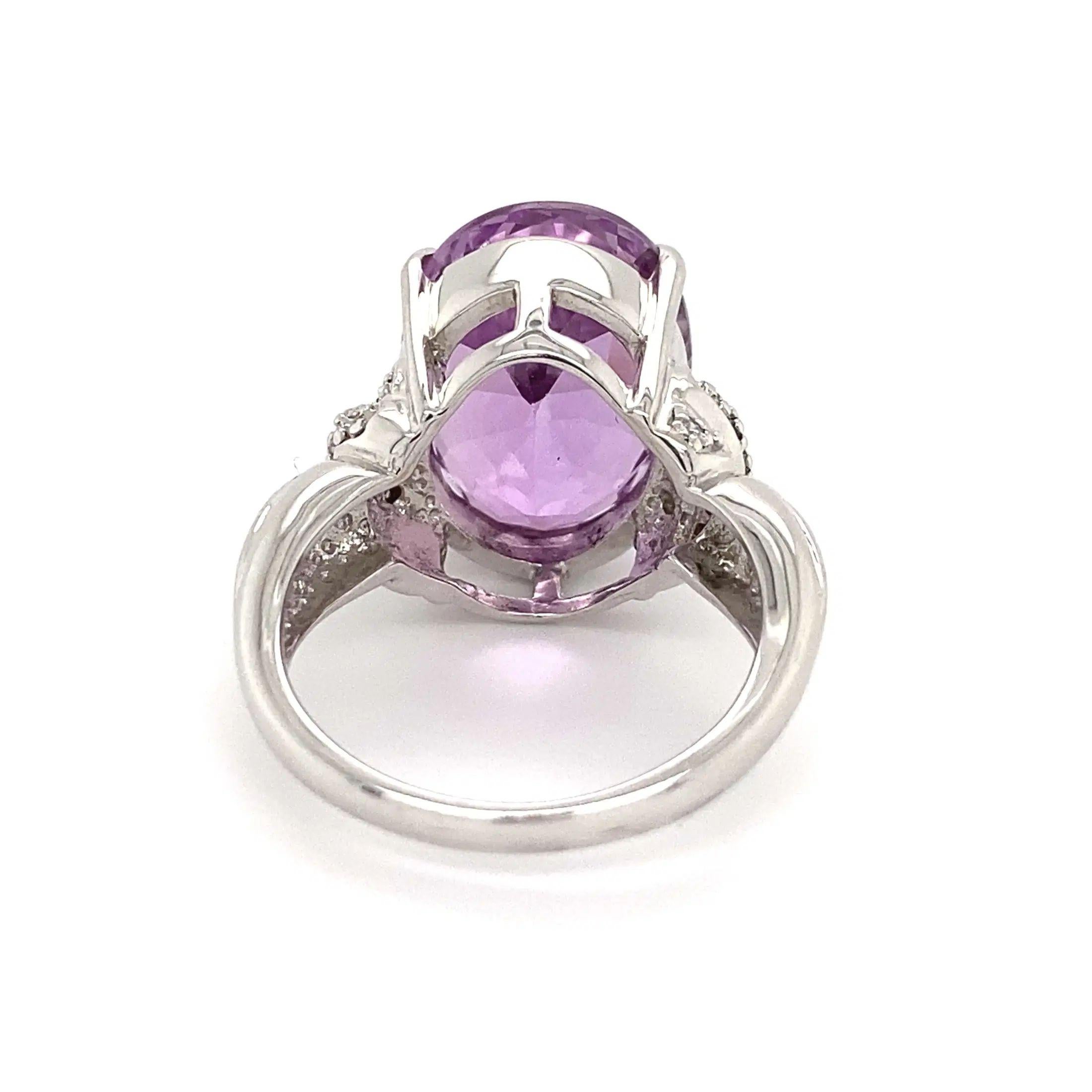 Oval Cut Vintage 10.09 Carat Oval Kunzite and Diamond Gold Solitaire Ring For Sale