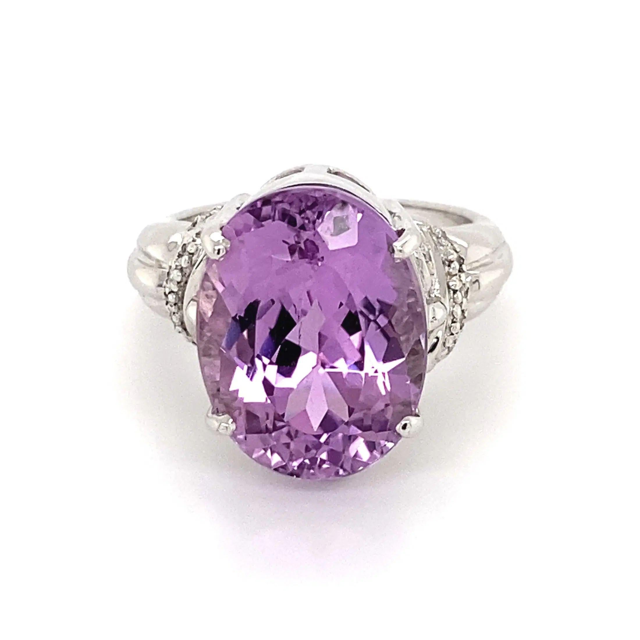 Women's Vintage 10.09 Carat Oval Kunzite and Diamond Gold Solitaire Ring For Sale