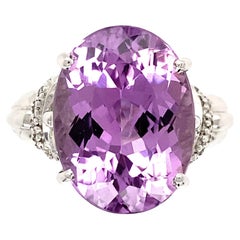 Anello solitario d'oro con Kunzite ovale e diamanti da 10,09 carati vintage