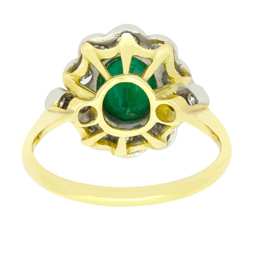 Vintage-Cluster-Ring mit 1,00 Karat Smaragd und Diamant, ca. 1970er Jahre im Zustand „Gut“ im Angebot in London, GB