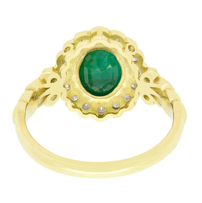 Vintage-Cluster-Ring mit 1,00 Karat Smaragd und Diamant, ca. 1970er Jahre (Ovalschliff) im Angebot