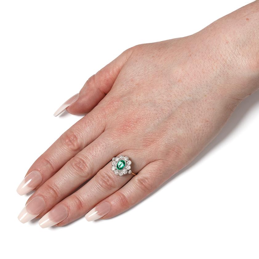 Vintage-Cluster-Ring mit 1,00 Karat Smaragd und Diamant, ca. 1970er Jahre für Damen oder Herren im Angebot