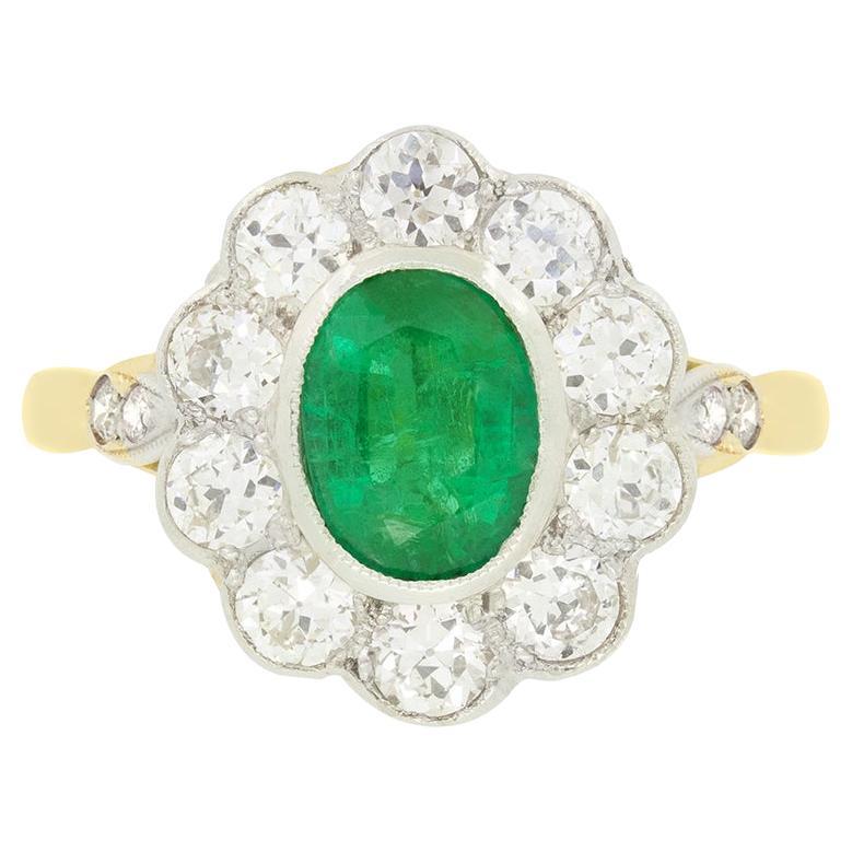 Vintage 1.00ct Emerald and Diamond Cluster Ring, c.1970s For Sale