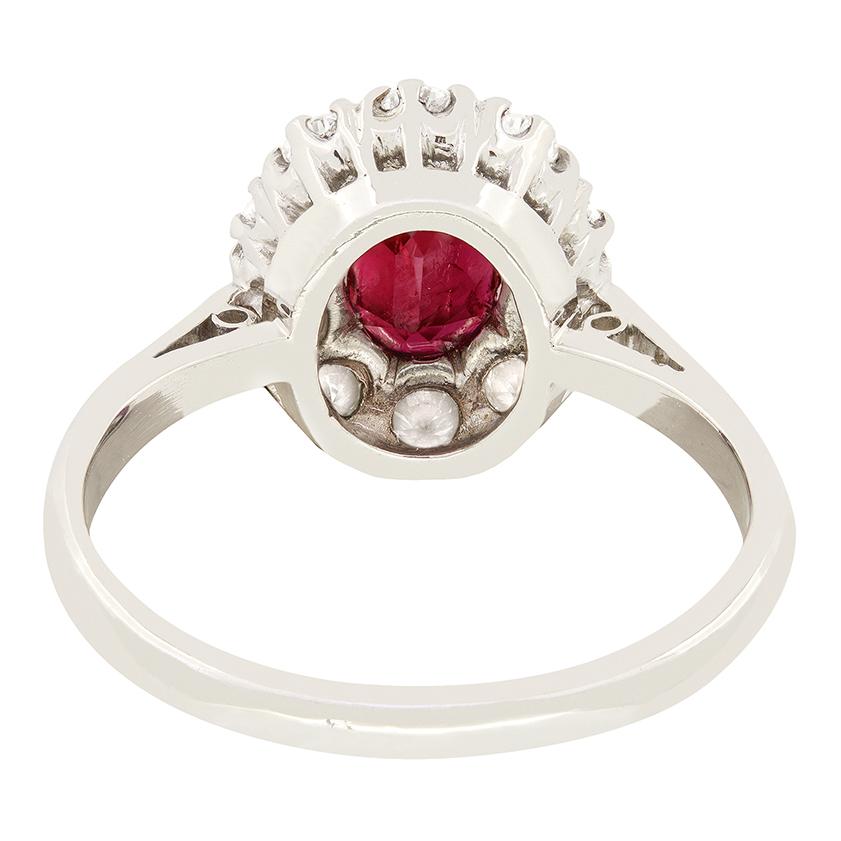 Anillo vintage de racimo de rubíes y diamantes de 1,00 ct, c.1950 en Bueno estado para la venta en London, GB