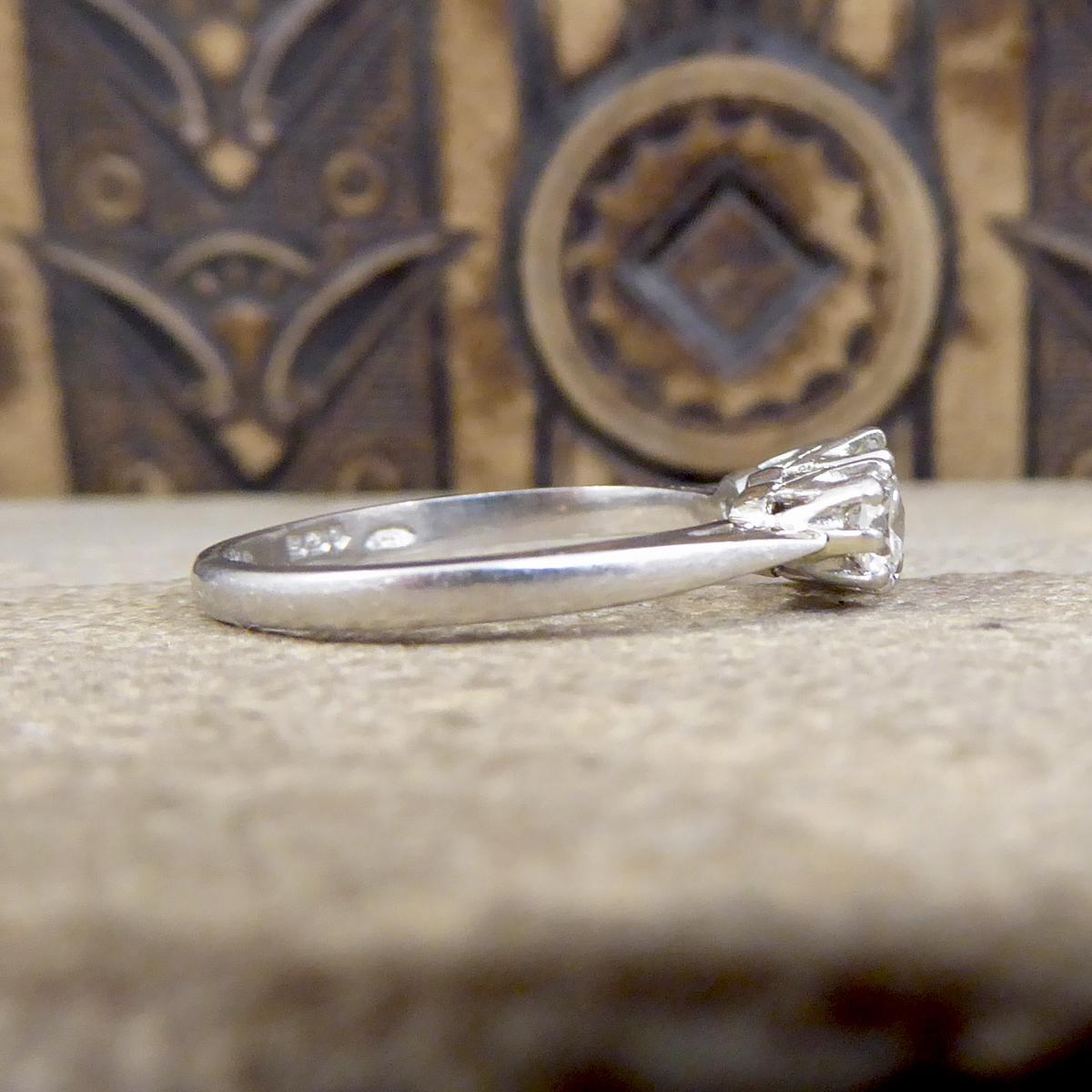 Art Deco Vintage 1.00 Carat total Diamond Three-Stone Ring in Platinum