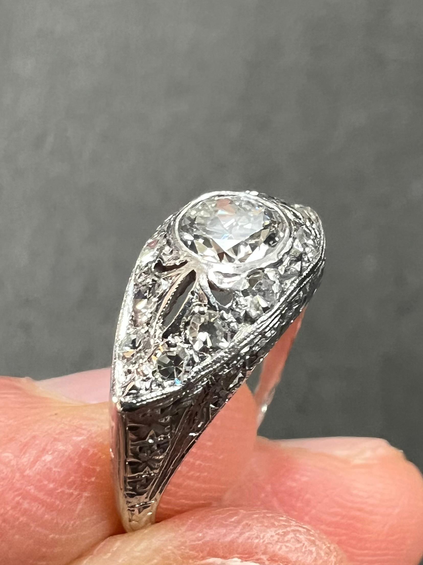 Vintage 1.01 Ct TW  Diamond white Gold Platinum Engagement Ring Circa 1935 In Good Condition In Los Angeles, CA