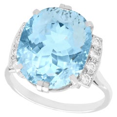 Platin-Cocktail-Verlobungsring mit 10,12 Karat Aquamarin und Diamant