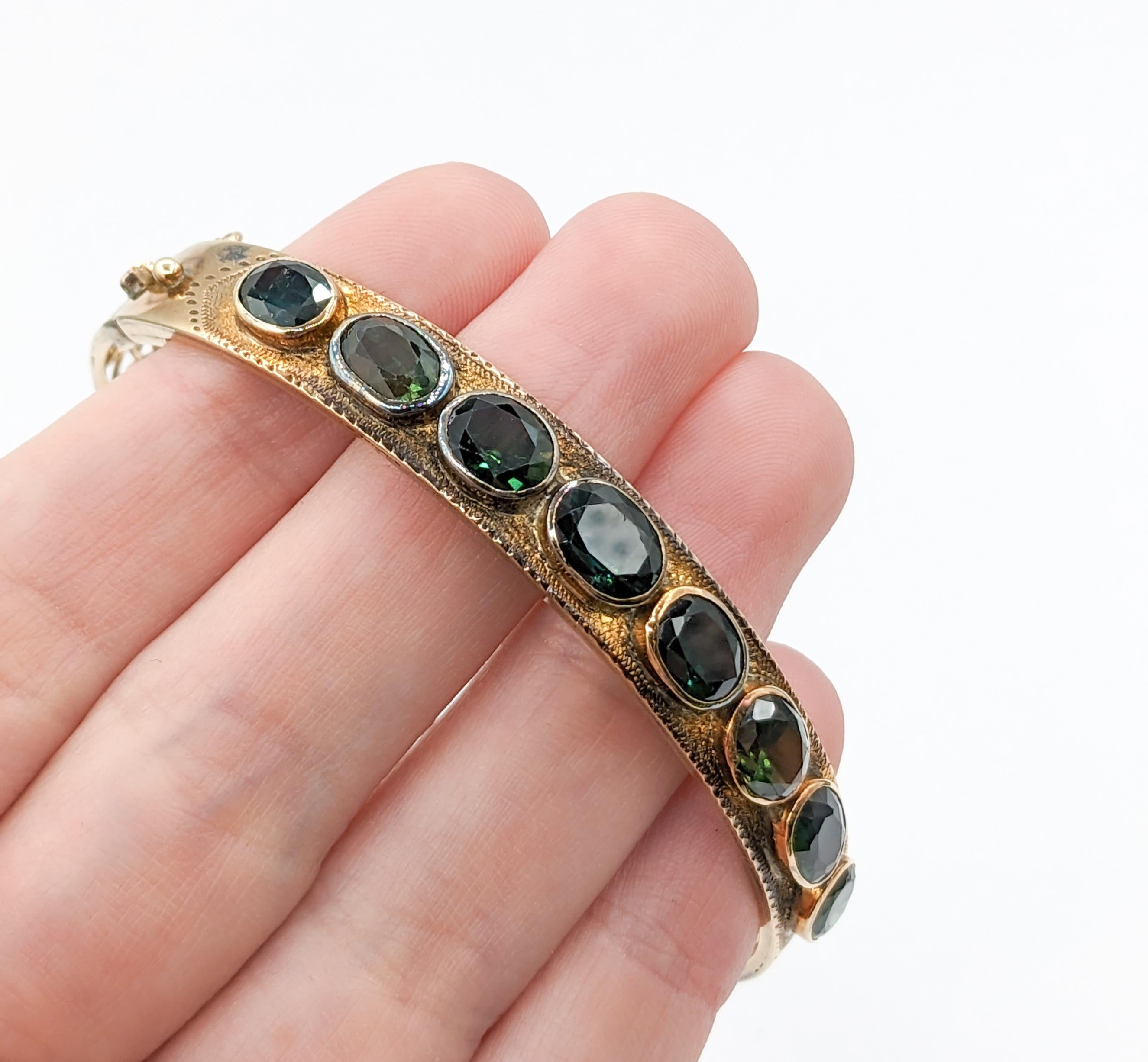 Bracelet jonc vintage en or 18 carats avec saphir sarcelle ovale 10,1 carats Pour femmes en vente