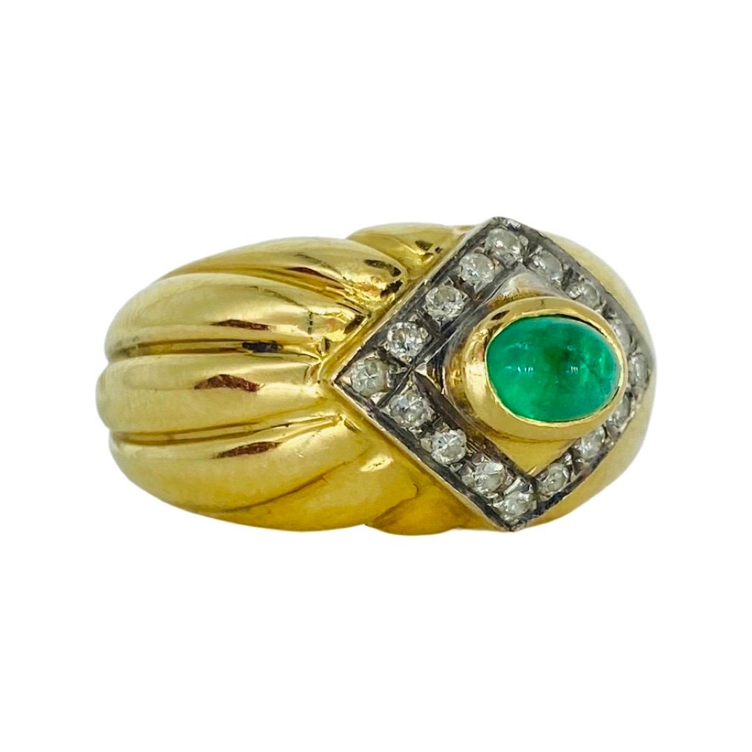 Vintage 1.02 Carat Cabochon Emerald and Diamonds Cluster Cocktail Ring 18k Gold In Good Condition For Sale In Miami, FL