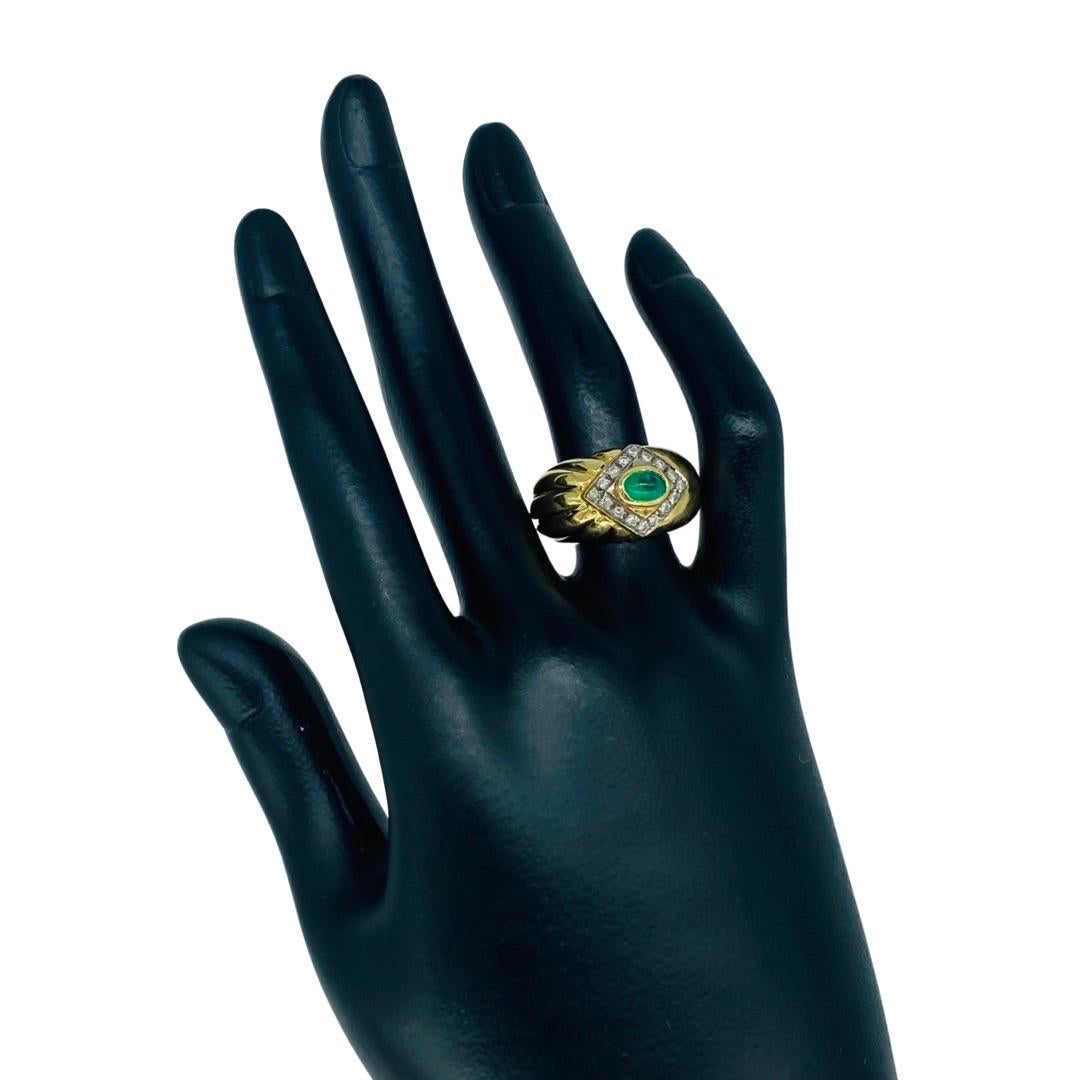 Vintage 1.02 Carat Cabochon Emerald and Diamonds Cluster Cocktail Ring 18k Gold For Sale 1