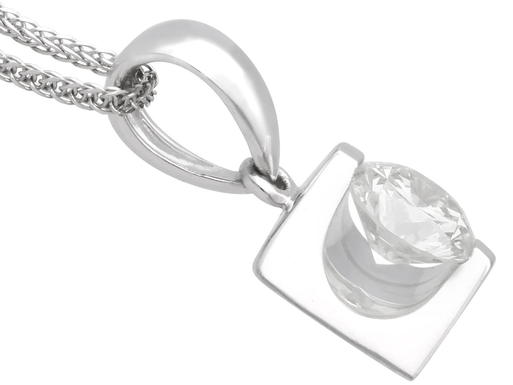 Vintage 1.02 Carat Diamond and 18k White Gold Pendant Circa 1990 In Excellent Condition For Sale In Jesmond, Newcastle Upon Tyne