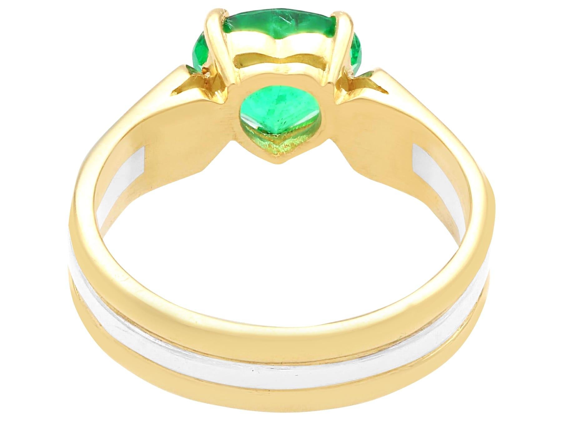 Vintage 1.02 Carat Emerald 18 Carat Yellow Gold and Platinum Ring In Excellent Condition For Sale In Jesmond, Newcastle Upon Tyne