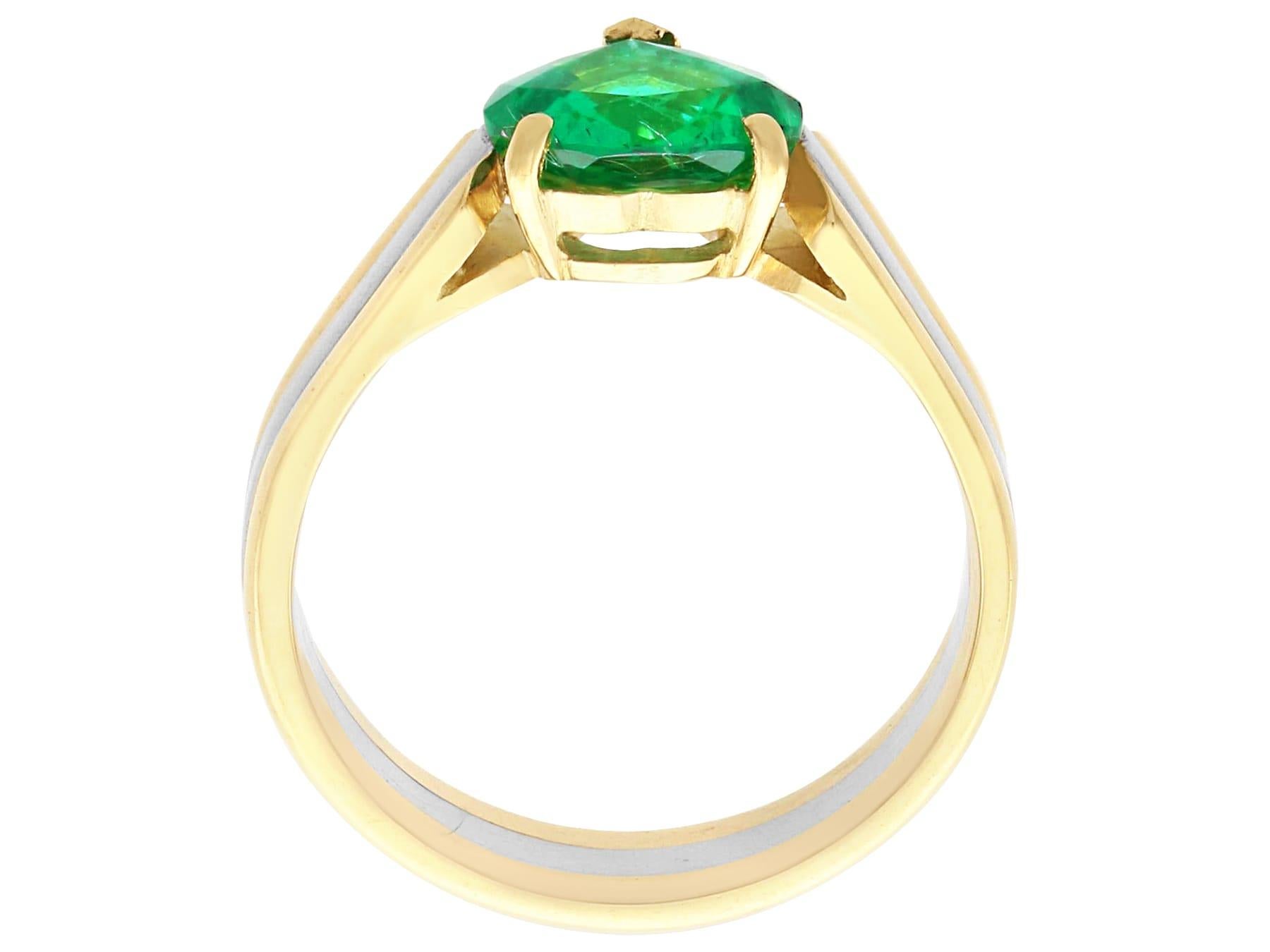 Women's or Men's Vintage 1.02 Carat Emerald 18 Carat Yellow Gold and Platinum Ring For Sale