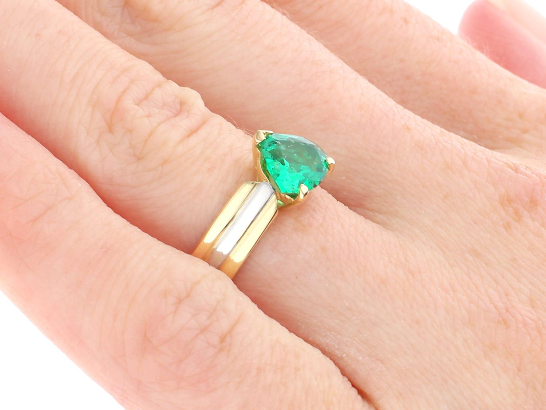 Vintage 1.02 Carat Emerald 18 Carat Yellow Gold and Platinum Ring For Sale 2